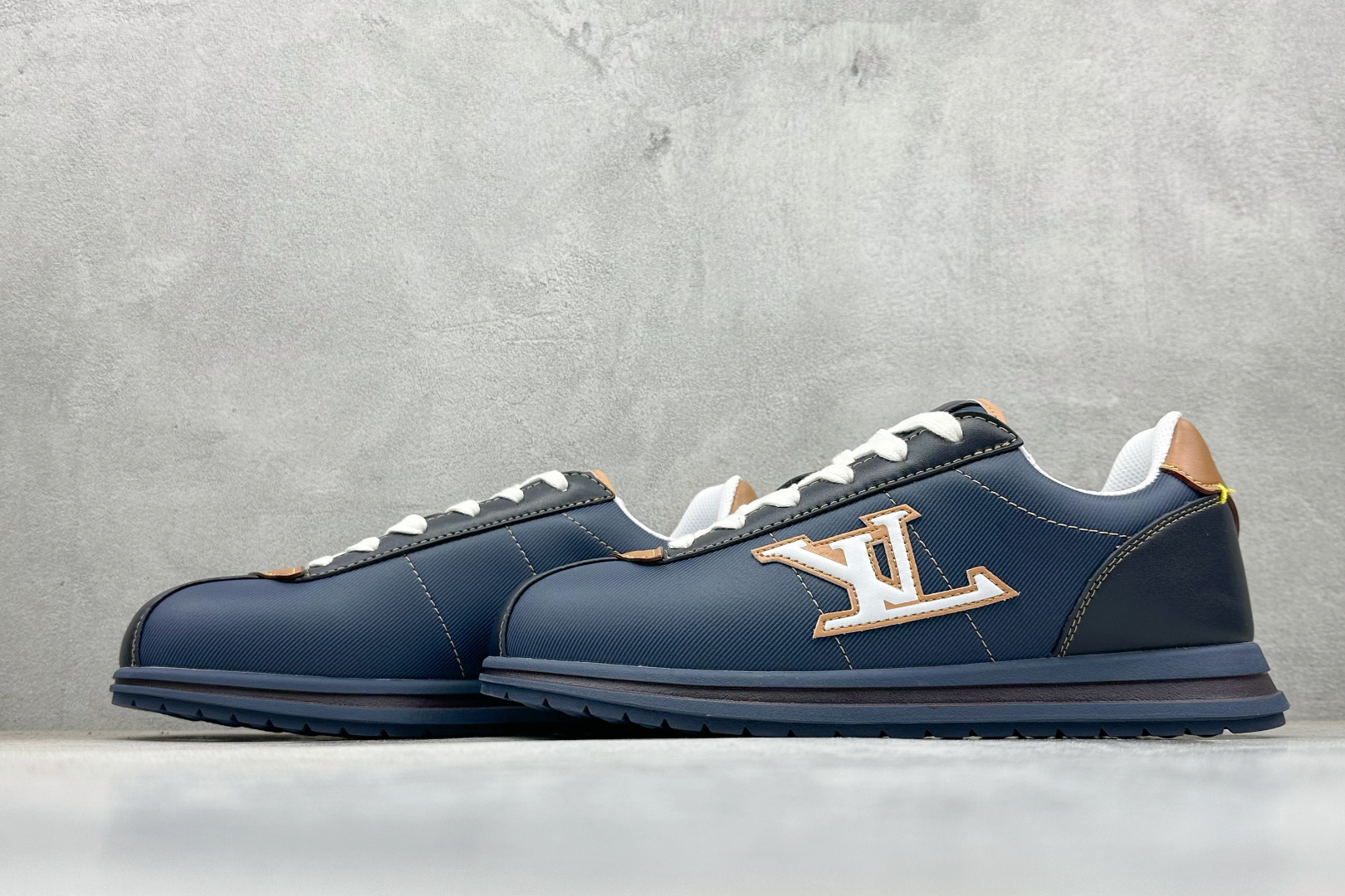 260 Louis Vuitton LV x Nigo联名款 Buttersoft FW25 最新款阿甘休闲运动面包鞋