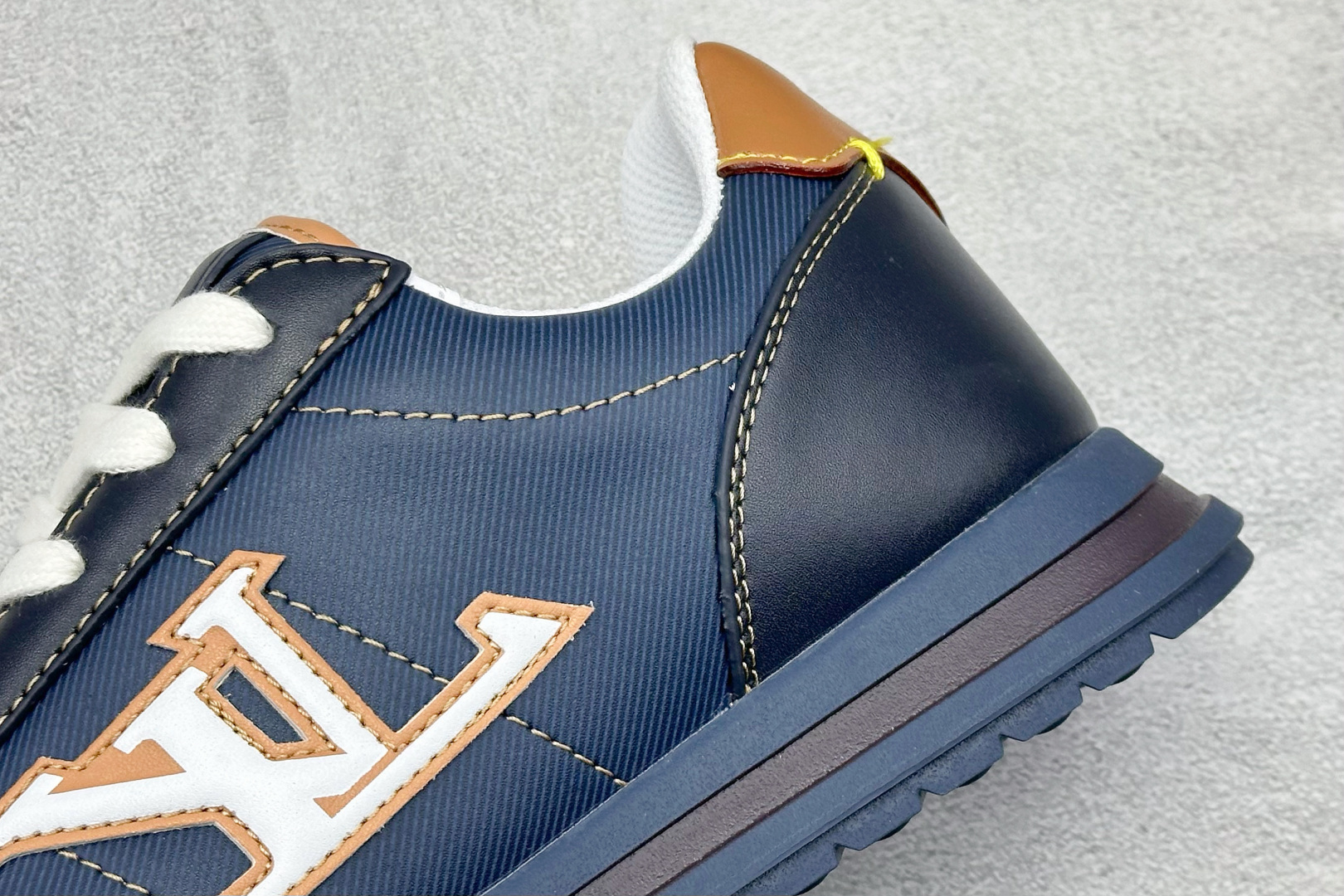 260 Louis Vuitton LV x Nigo联名款 Buttersoft FW25 最新款阿甘休闲运动面包鞋