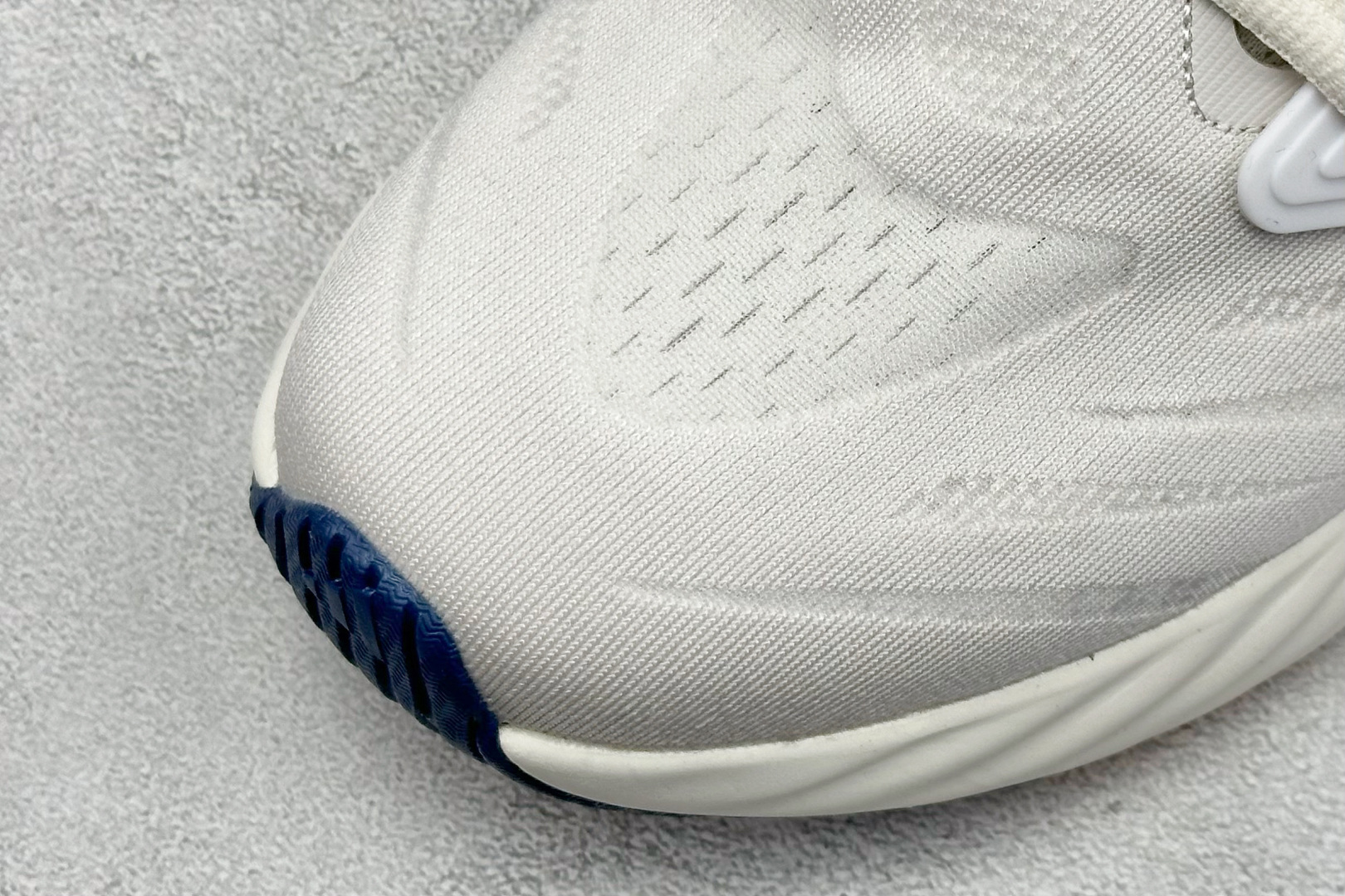 Adidas ADIPURE GLIDE 减震防滑耐磨透气低帮跑步鞋 KJ6015