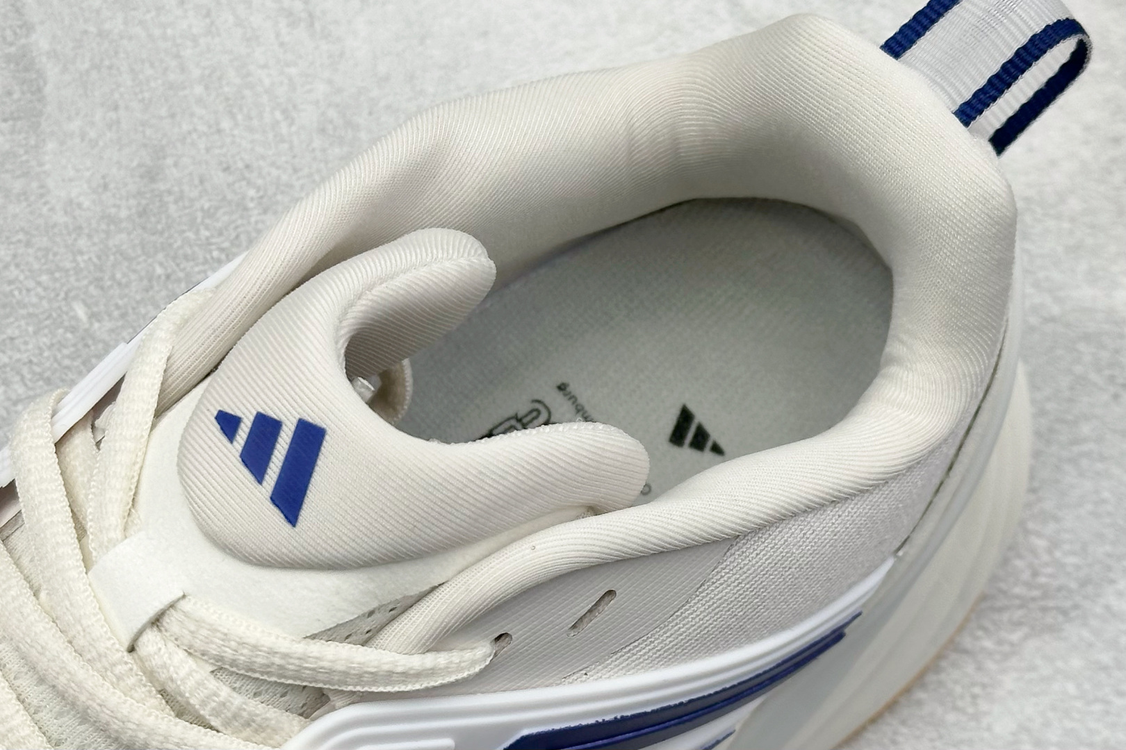 Adidas ADIPURE GLIDE 减震防滑耐磨透气低帮跑步鞋 KJ6015