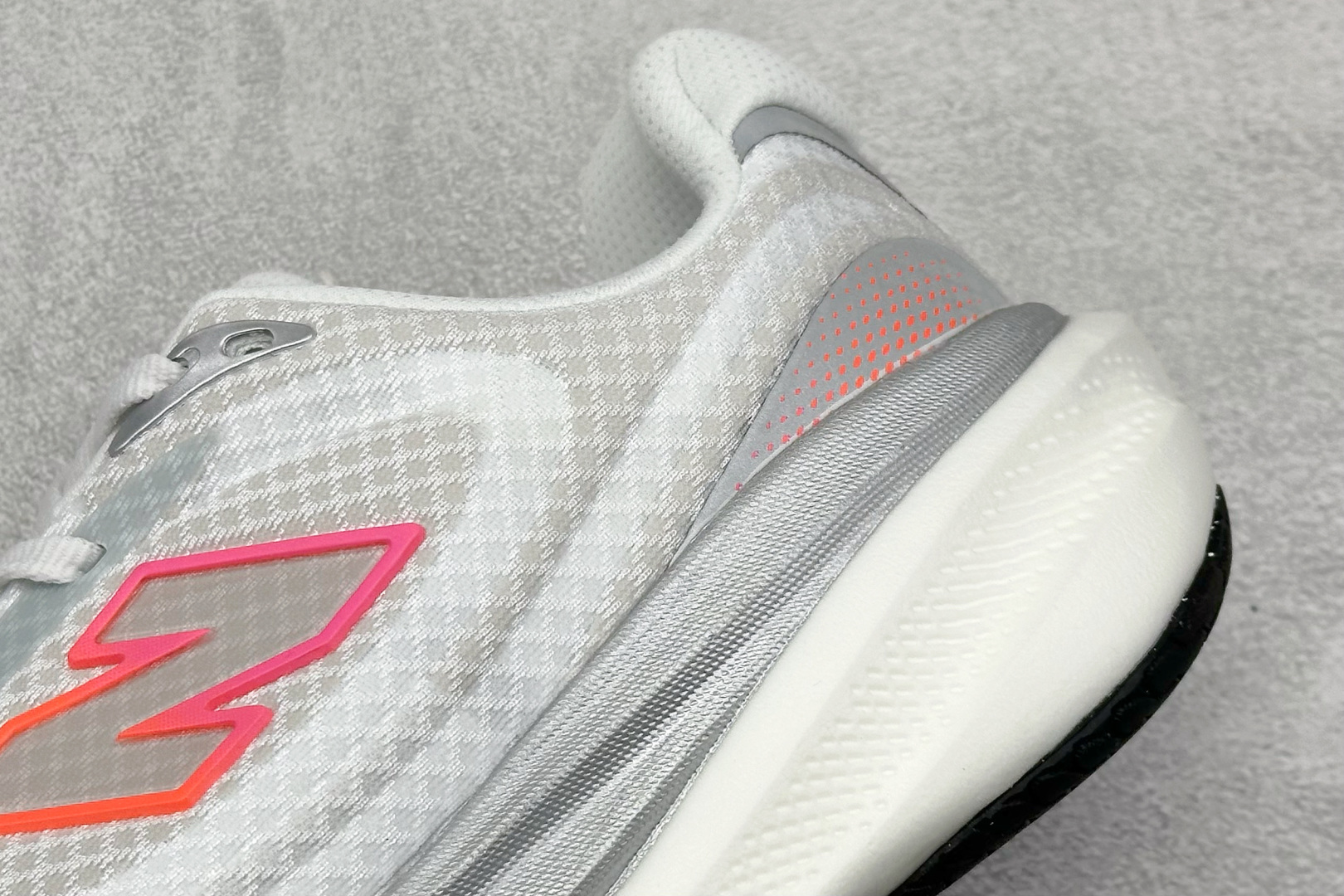 180 New Balance NB Fresh Foam Evoz 1080 舒适耐磨低帮跑步鞋 M108014G