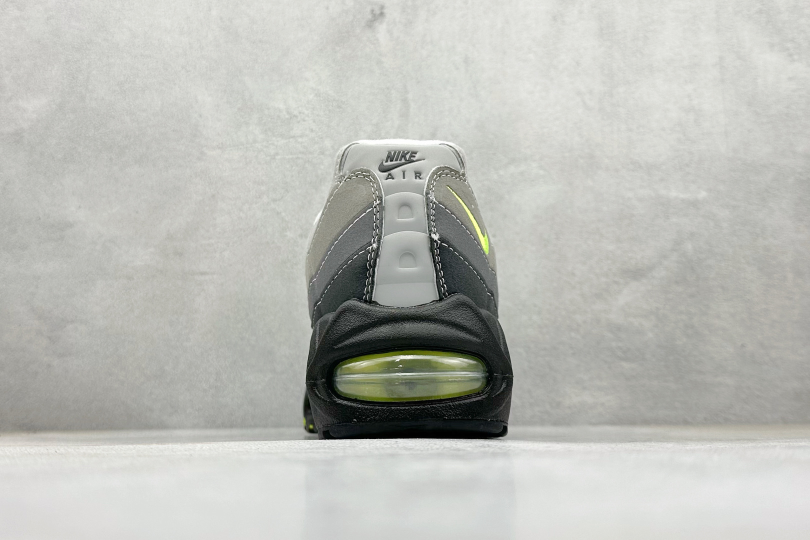 NIKE AIR 95 耐克 气垫复古慢跑百搭鞋休闲运动鞋 HM4740-001-莆田鞋,莆田鞋货源,高仿鞋,高仿鞋货源,安福档口,莆田高仿鞋,莆田鞋批发,高仿鞋批发,莆田高仿运动鞋,高仿运动鞋,莆田运动鞋 NIKE AIR 95 耐克 气垫复古慢跑百搭鞋休闲运动鞋 HM4740-001