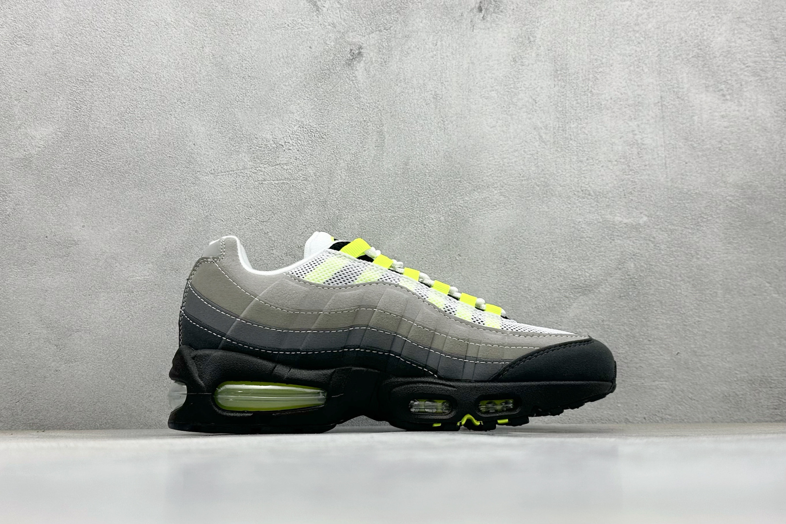 NIKE AIR 95 耐克 气垫复古慢跑百搭鞋休闲运动鞋 HM4740-001-莆田鞋,莆田鞋货源,高仿鞋,高仿鞋货源,安福档口,莆田高仿鞋,莆田鞋批发,高仿鞋批发,莆田高仿运动鞋,高仿运动鞋,莆田运动鞋 NIKE AIR 95 耐克 气垫复古慢跑百搭鞋休闲运动鞋 HM4740-001