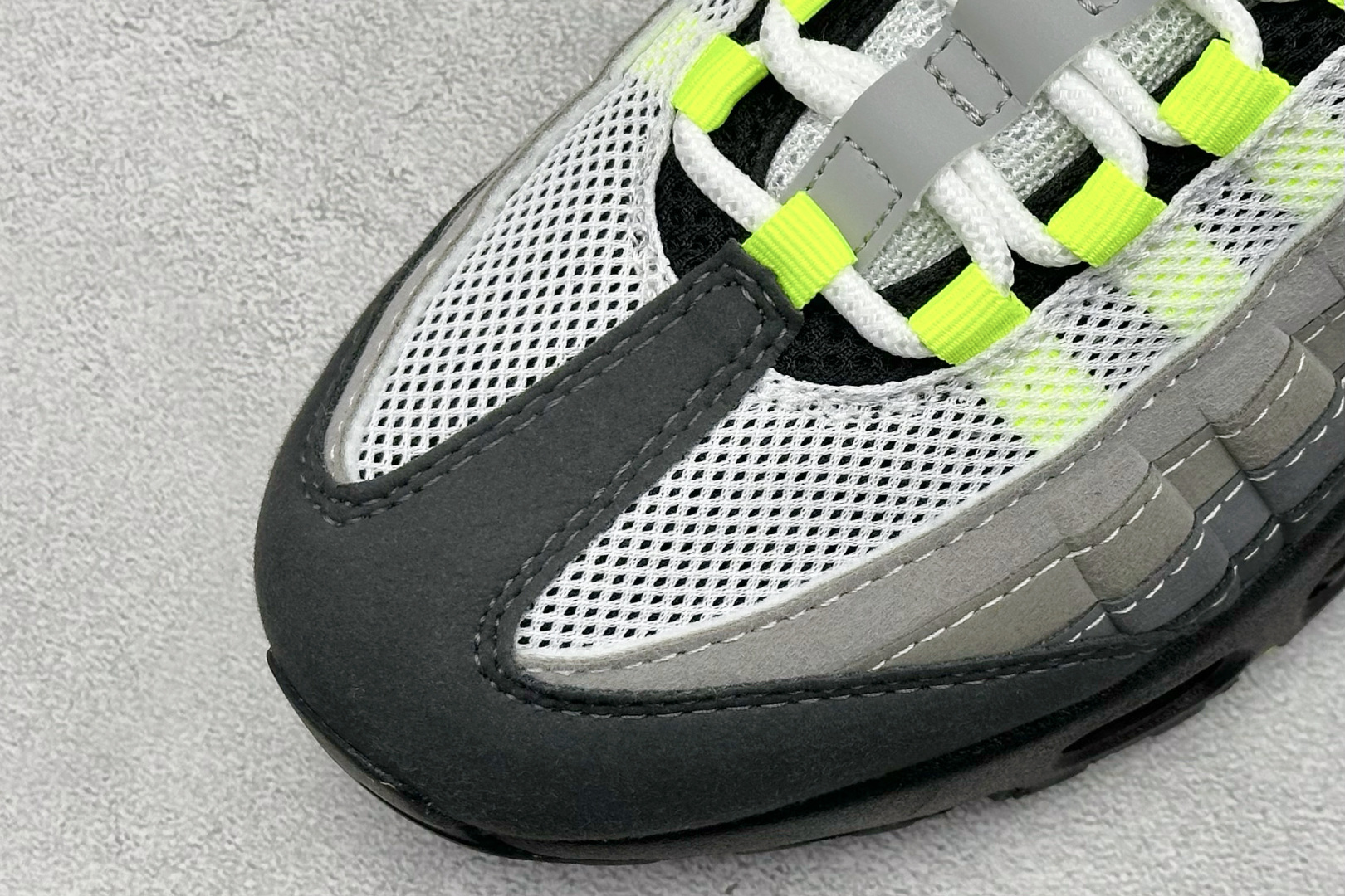 NIKE AIR 95 耐克 气垫复古慢跑百搭鞋休闲运动鞋 HM4740-001-莆田鞋,莆田鞋货源,高仿鞋,高仿鞋货源,安福档口,莆田高仿鞋,莆田鞋批发,高仿鞋批发,莆田高仿运动鞋,高仿运动鞋,莆田运动鞋 NIKE AIR 95 耐克 气垫复古慢跑百搭鞋休闲运动鞋 HM4740-001