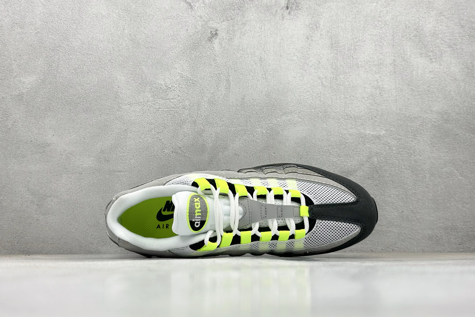 NIKE AIR 95 耐克 气垫复古慢跑百搭鞋休闲运动鞋 HM4740-001-莆田鞋,莆田鞋货源,高仿鞋,高仿鞋货源,安福档口,莆田高仿鞋,莆田鞋批发,高仿鞋批发,莆田高仿运动鞋,高仿运动鞋,莆田运动鞋 NIKE AIR 95 耐克 气垫复古慢跑百搭鞋休闲运动鞋 HM4740-001