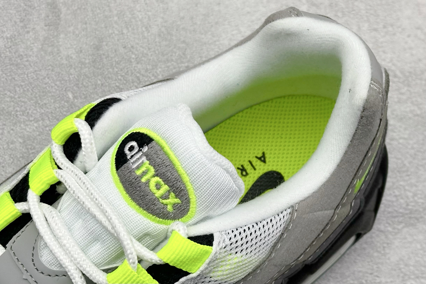 NIKE AIR 95 耐克 气垫复古慢跑百搭鞋休闲运动鞋 HM4740-001-莆田鞋,莆田鞋货源,高仿鞋,高仿鞋货源,安福档口,莆田高仿鞋,莆田鞋批发,高仿鞋批发,莆田高仿运动鞋,高仿运动鞋,莆田运动鞋 NIKE AIR 95 耐克 气垫复古慢跑百搭鞋休闲运动鞋 HM4740-001