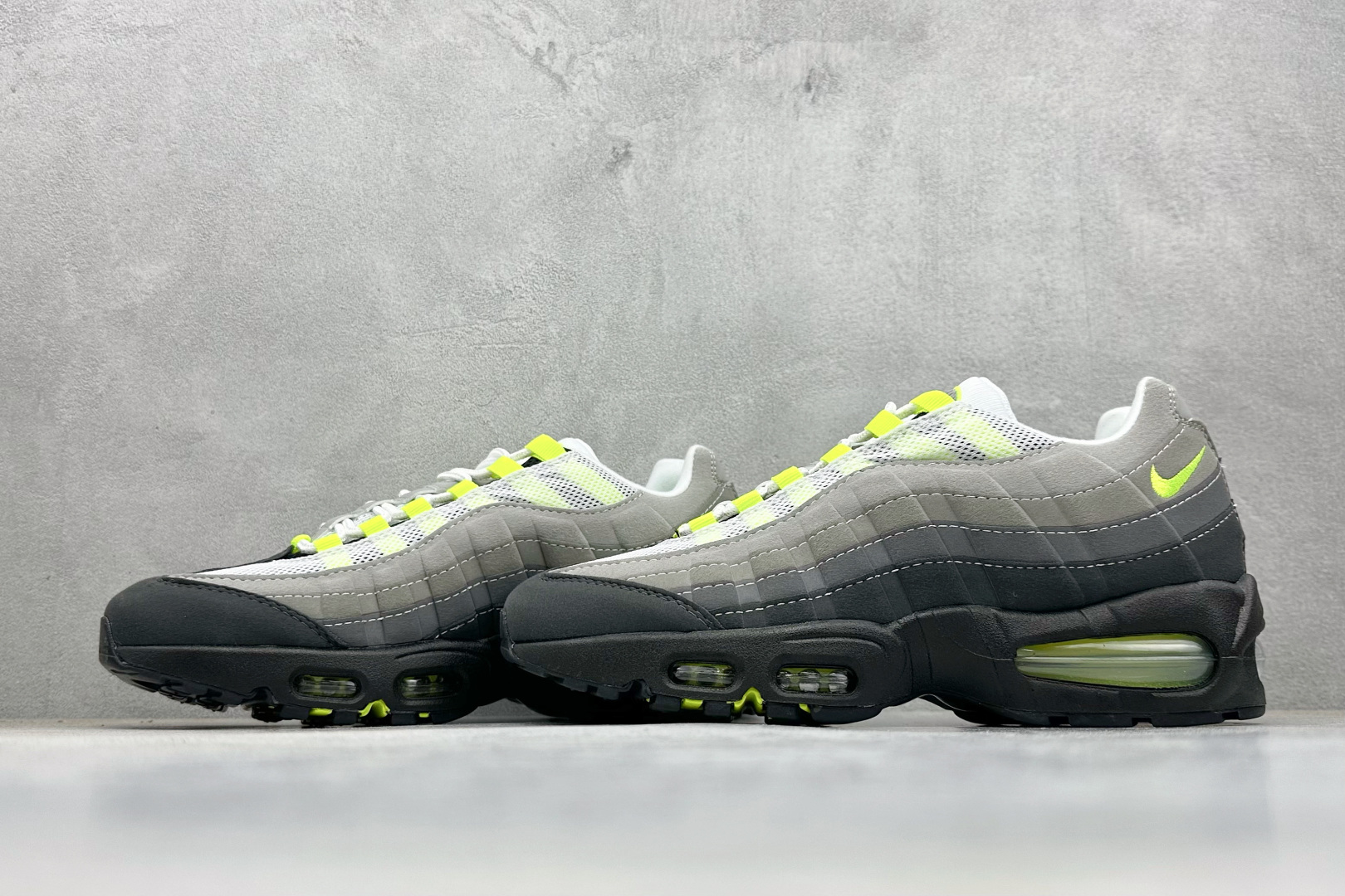 NIKE AIR 95 耐克 气垫复古慢跑百搭鞋休闲运动鞋 HM4740-001-莆田鞋,莆田鞋货源,高仿鞋,高仿鞋货源,安福档口,莆田高仿鞋,莆田鞋批发,高仿鞋批发,莆田高仿运动鞋,高仿运动鞋,莆田运动鞋 NIKE AIR 95 耐克 气垫复古慢跑百搭鞋休闲运动鞋 HM4740-001