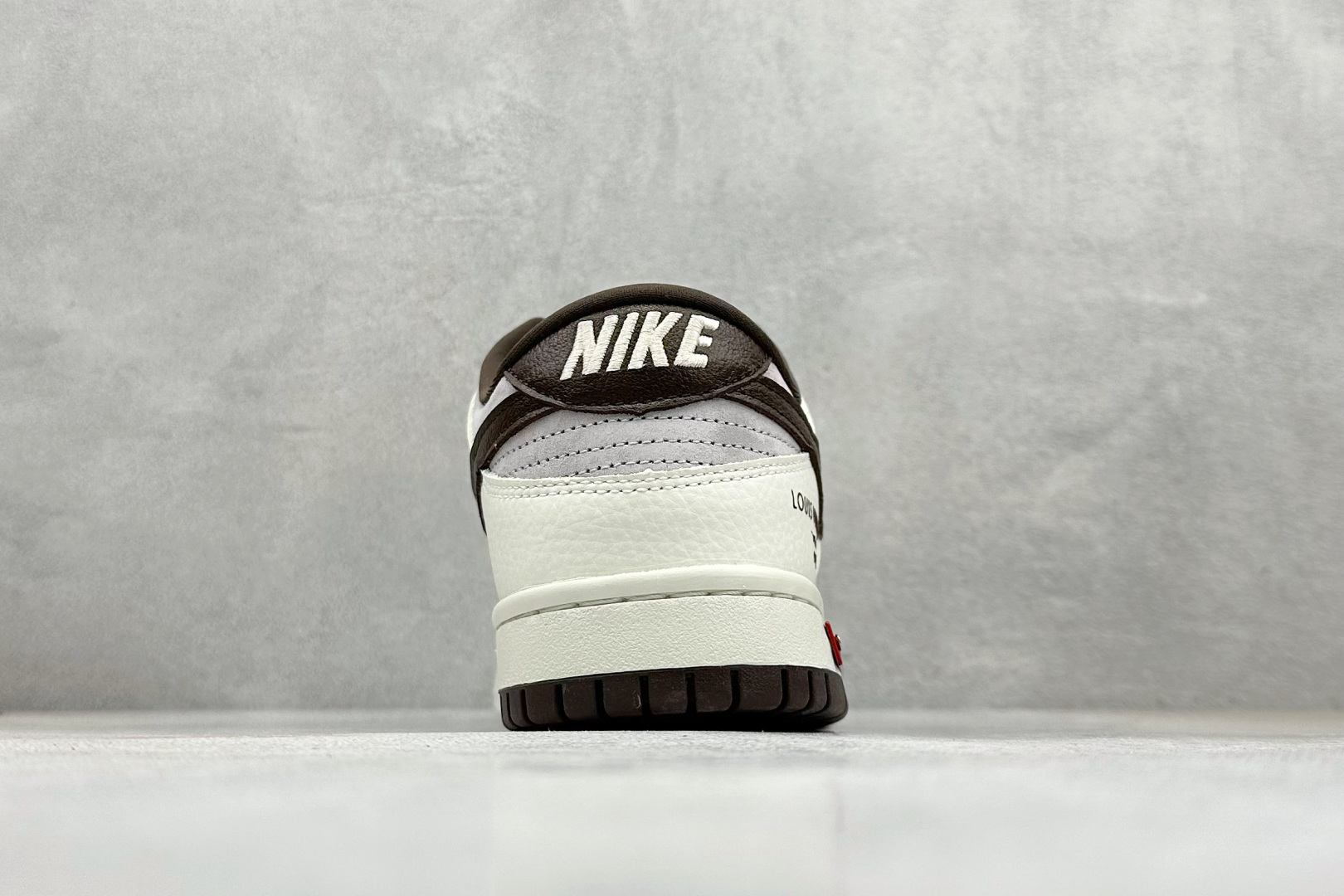 Nike SB Dunk Low“LV联名——白咖啡” 高端定制 低帮休闲板鞋 YF9511-906
