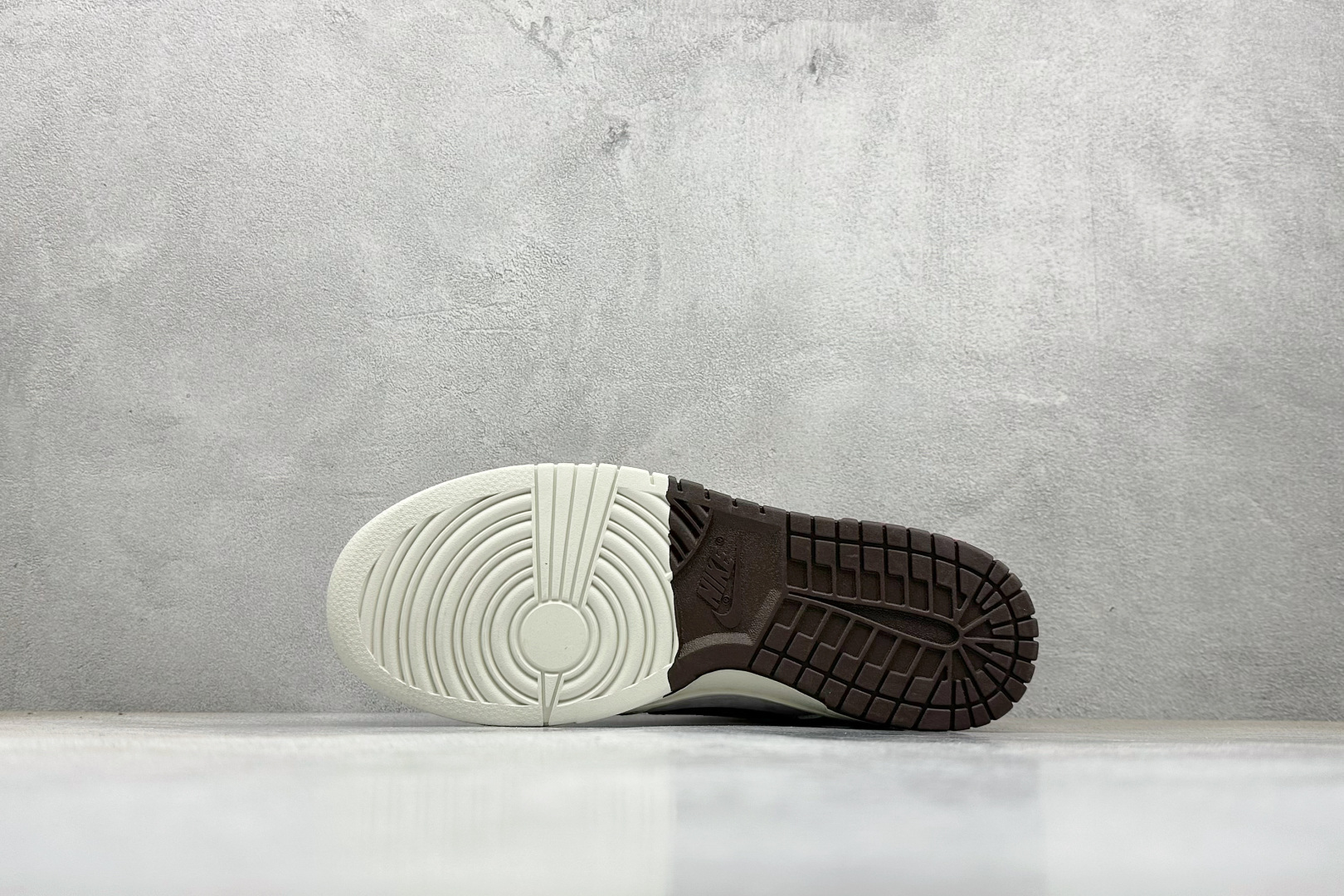 Nike SB Dunk Low“LV联名——白咖啡” 高端定制 低帮休闲板鞋 YF9511-906