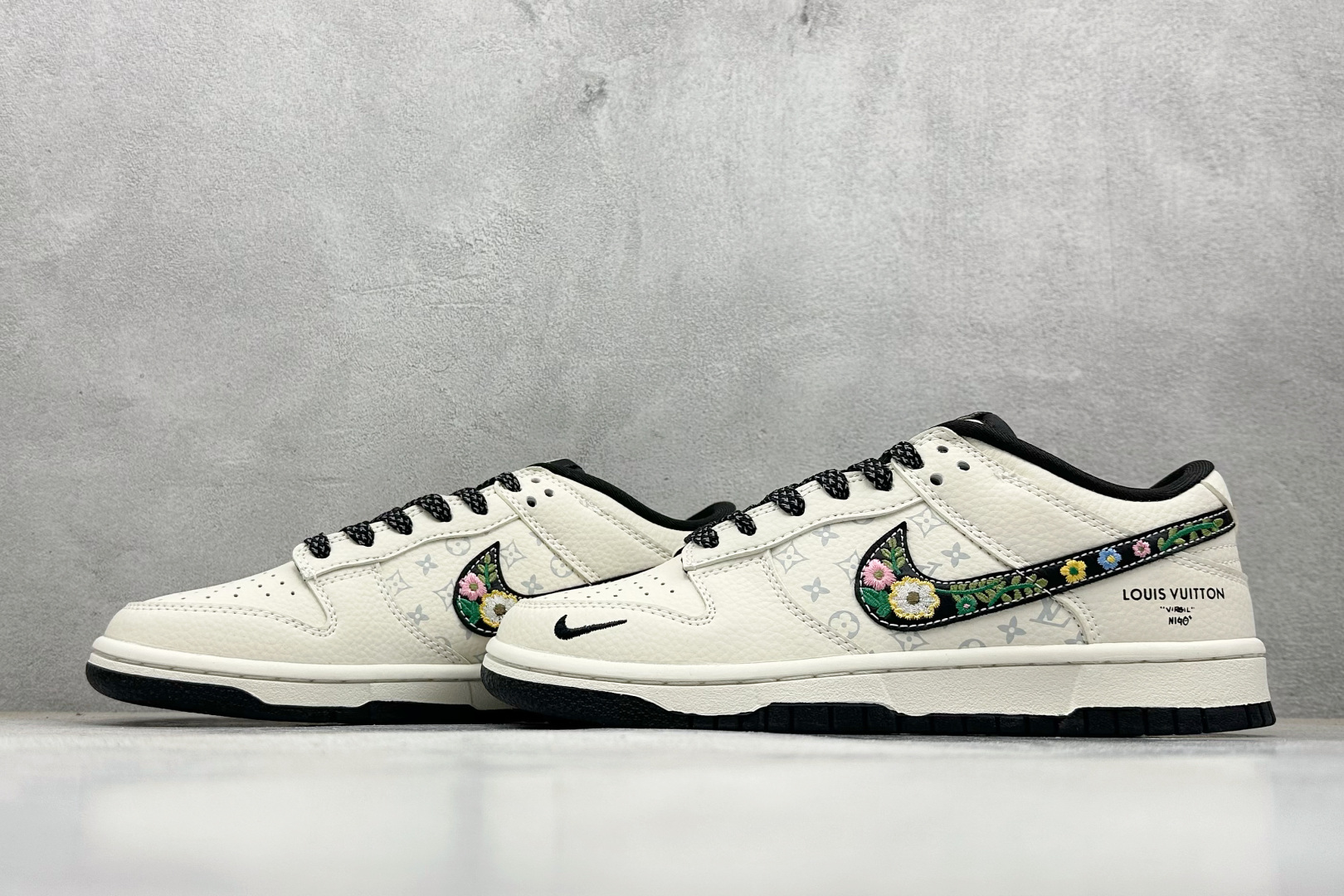 Nike SB Dunk Low 手工刺绣 米白黑LV印花 高端定制 低帮休闲板鞋 DS6608-017-莆田鞋,莆田鞋货源,高仿鞋,高仿鞋货源,安福档口,莆田高仿鞋,莆田鞋批发,高仿鞋批发,莆田高仿运动鞋,高仿运动鞋,莆田运动鞋 Nike SB Dunk Low 手工刺绣 米白黑LV印花 高端定制 低帮休闲板鞋 DS6608-017
