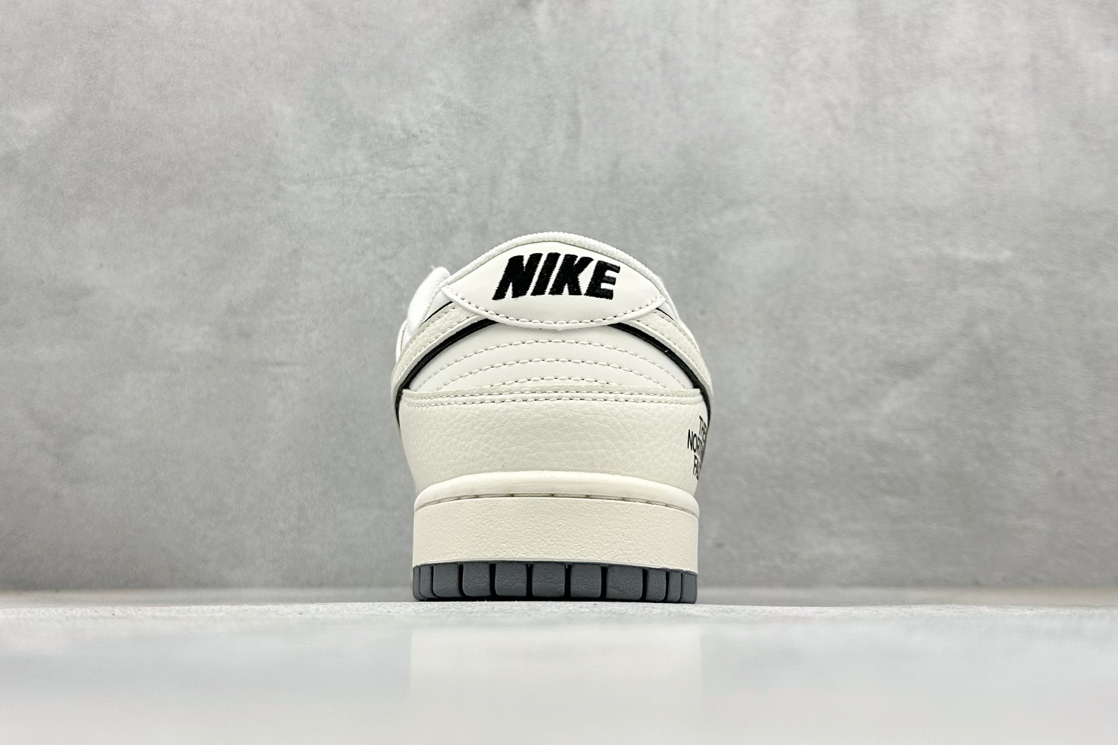 Nike SB Dunk Low“ 北面联名——米黑灰拼接” 周年高端定制 低帮休闲板鞋 JP1628-024