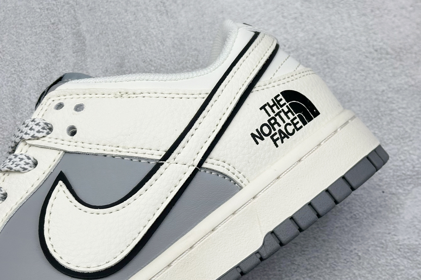 Nike SB Dunk Low“ 北面联名——米黑灰拼接” 周年高端定制 低帮休闲板鞋 JP1628-024