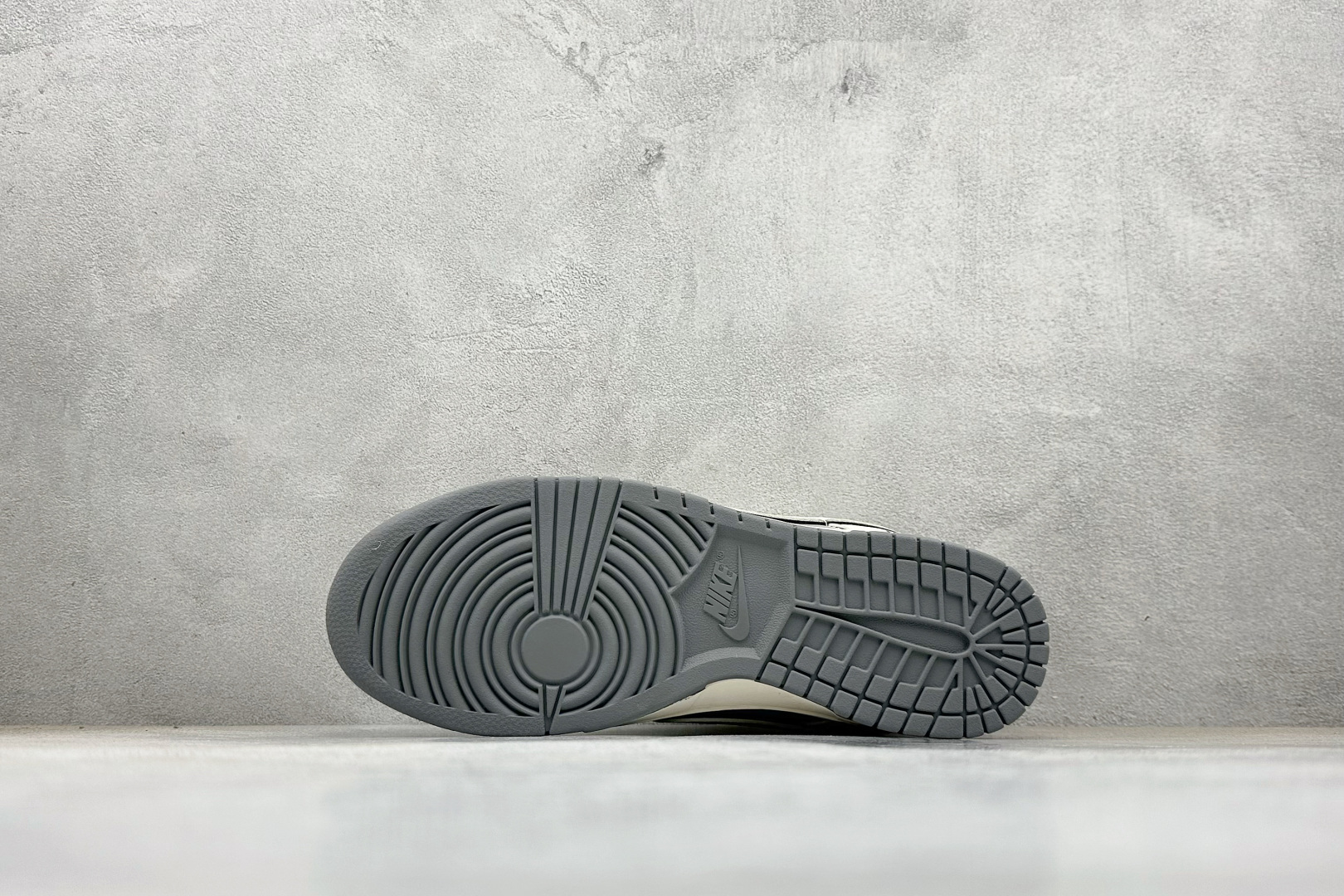 Nike SB Dunk Low“ 北面联名——米黑灰拼接” 周年高端定制 低帮休闲板鞋 JP1628-024