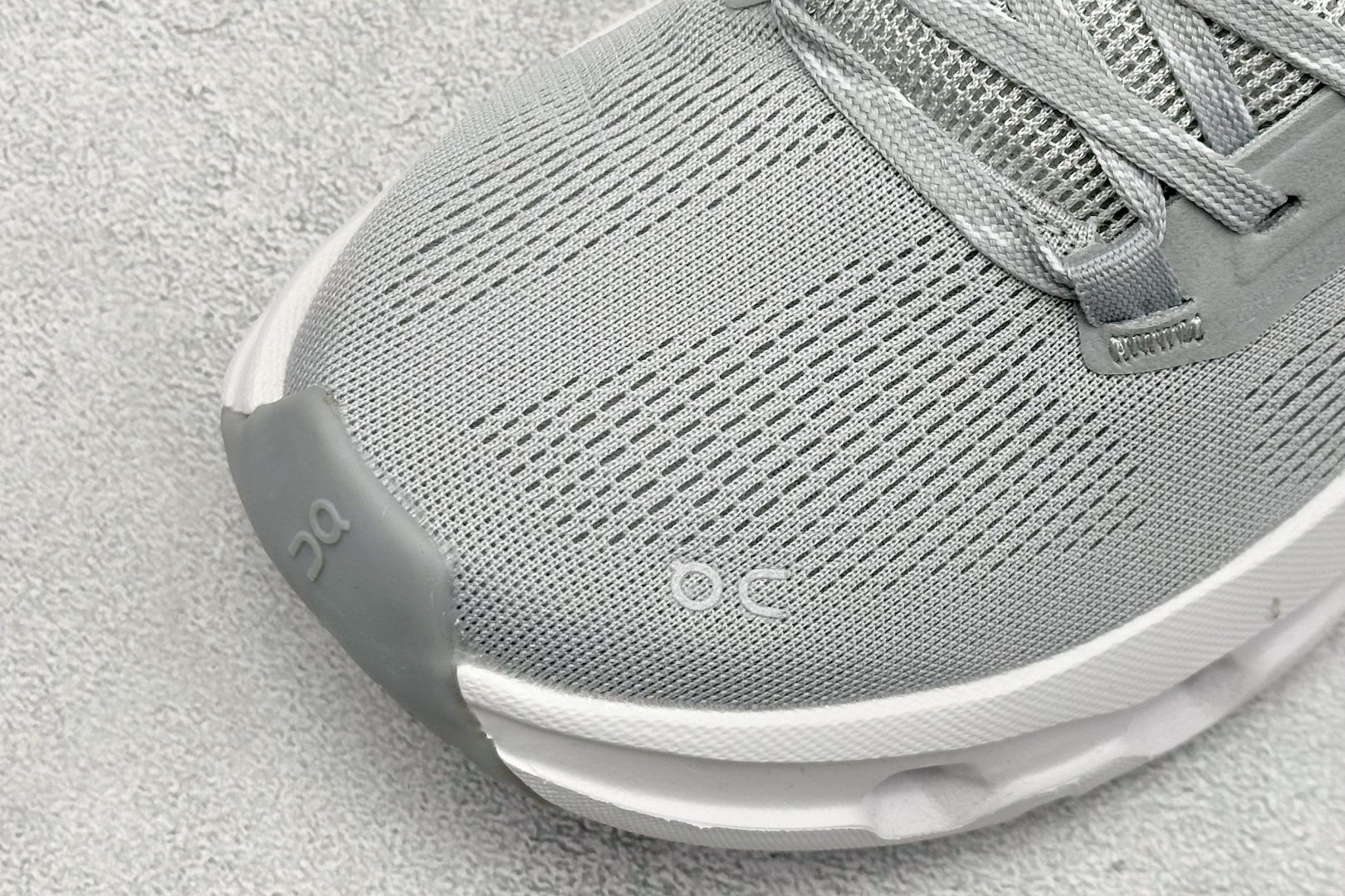 200 On 昂跑 Cloudtilt 5 舒适轻盈低帮跑步鞋 3WE3004