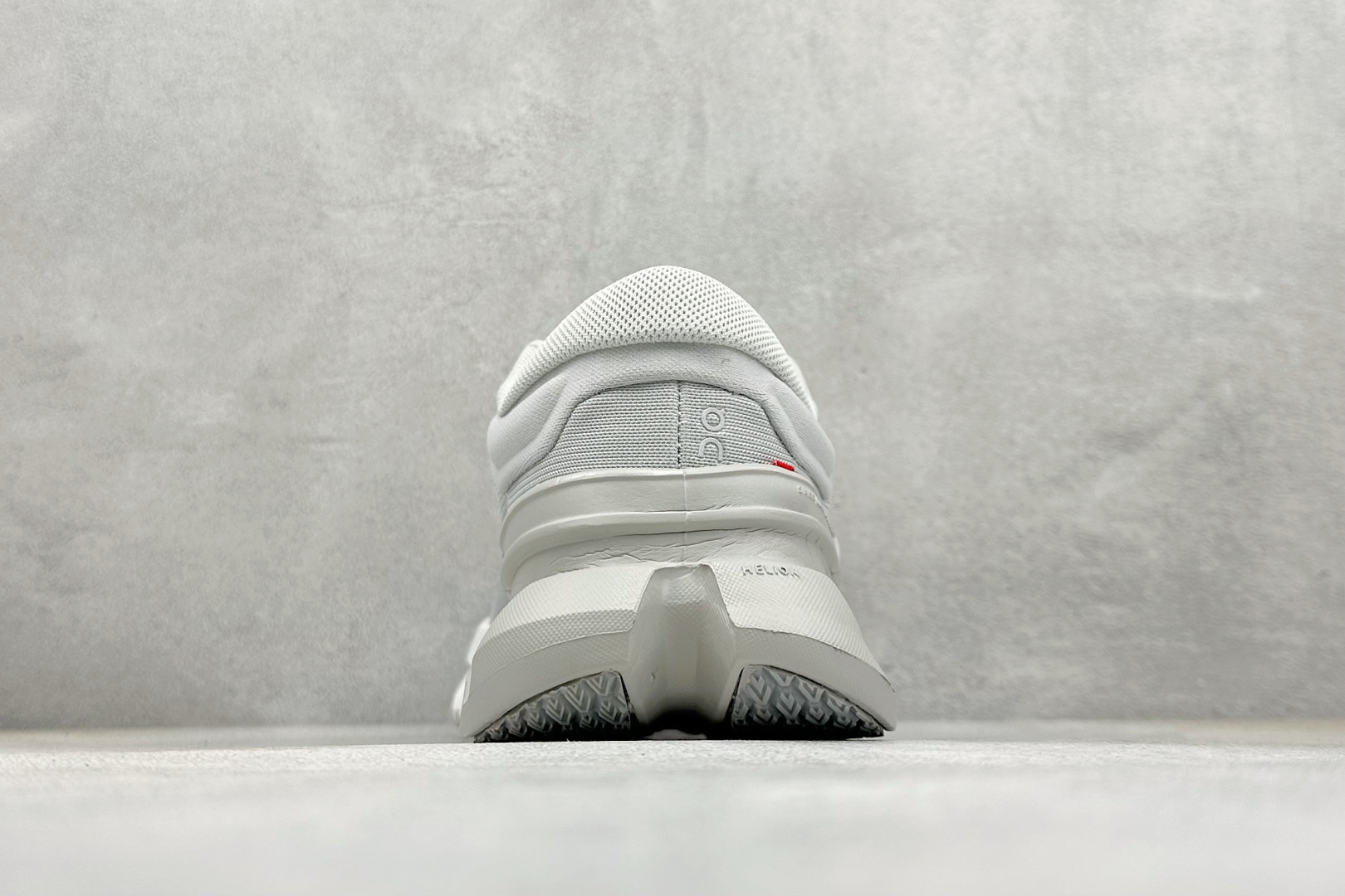 200 On 昂跑 Cloudtilt 5 舒适轻盈低帮跑步鞋 3WE3004