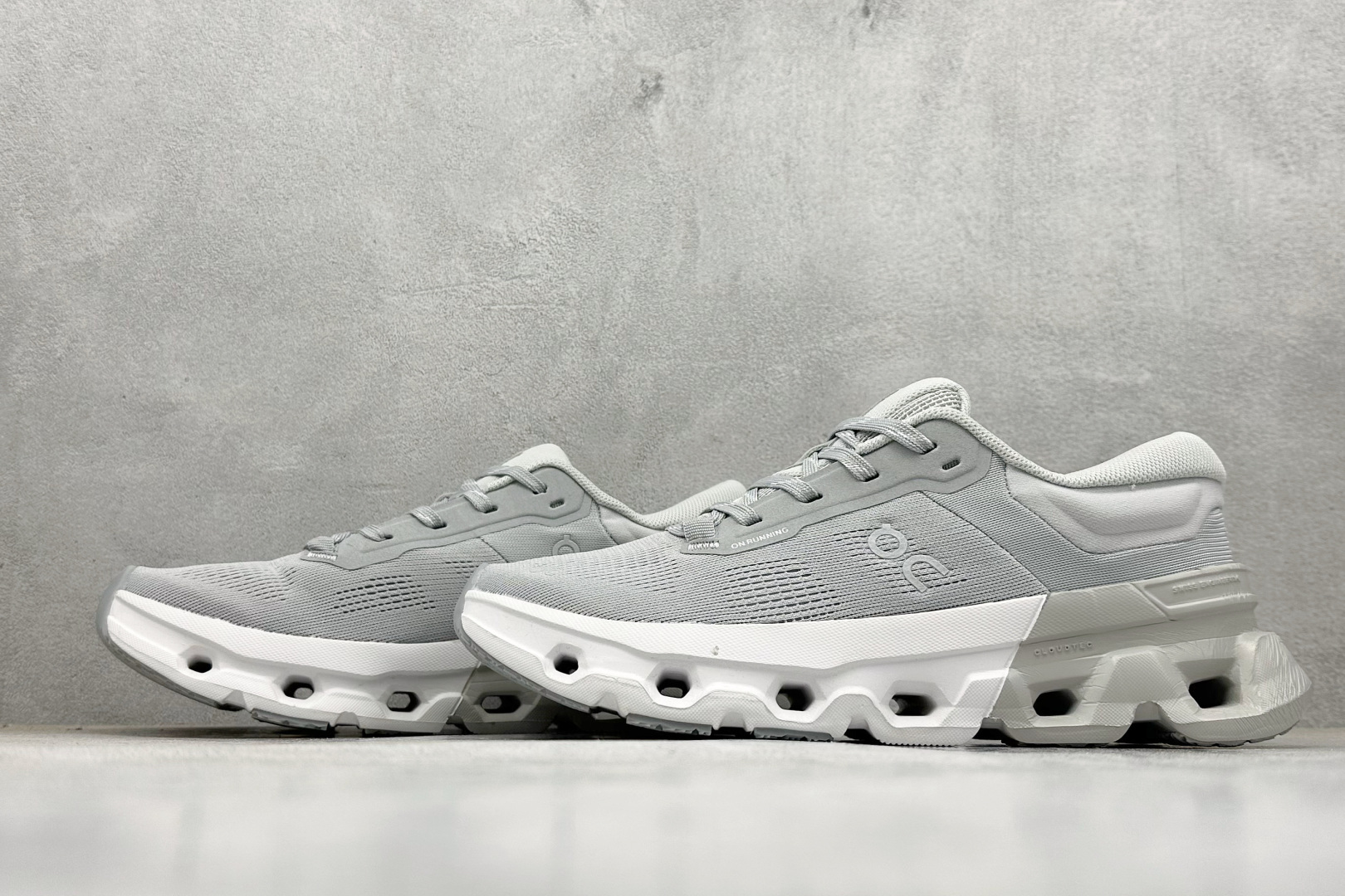 200 On 昂跑 Cloudtilt 5 舒适轻盈低帮跑步鞋 3WE3004