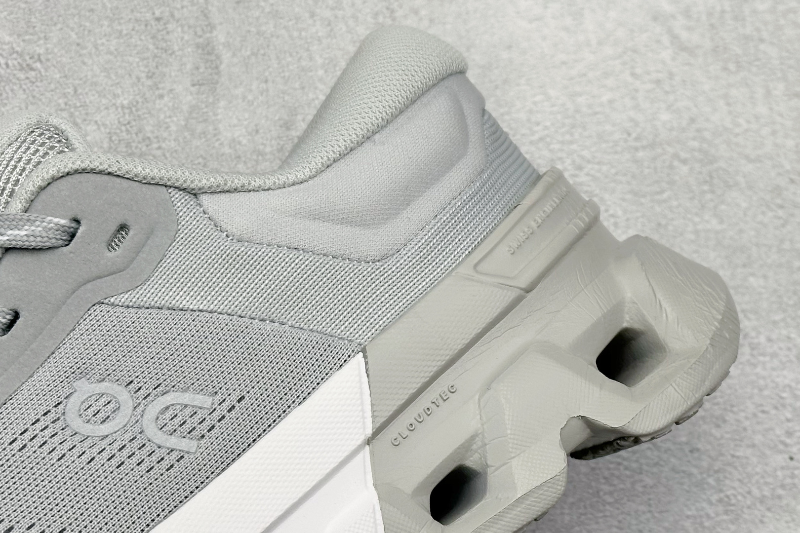 200 On 昂跑 Cloudtilt 5 舒适轻盈低帮跑步鞋 3WE3004