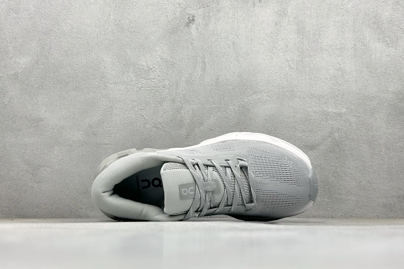 200 On 昂跑 Cloudtilt 5 舒适轻盈低帮跑步鞋 3WE3004