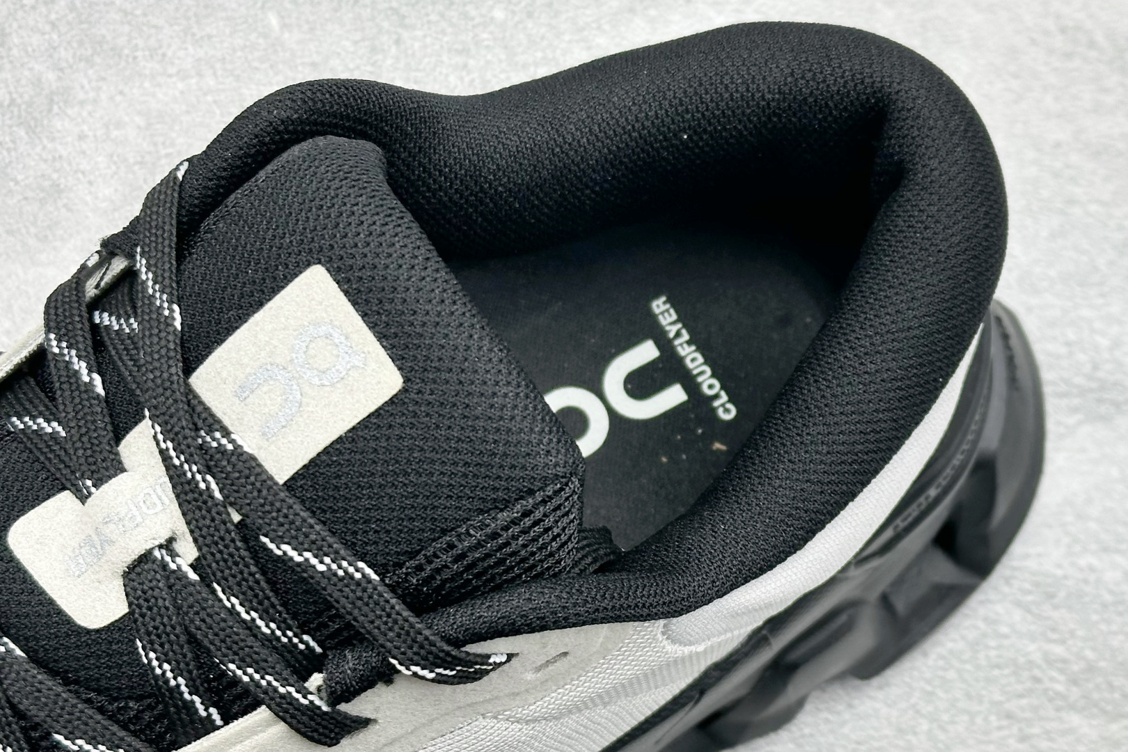 200 On 昂跑 Cloudtilt 5 舒适轻盈低帮跑步鞋 3ME3001