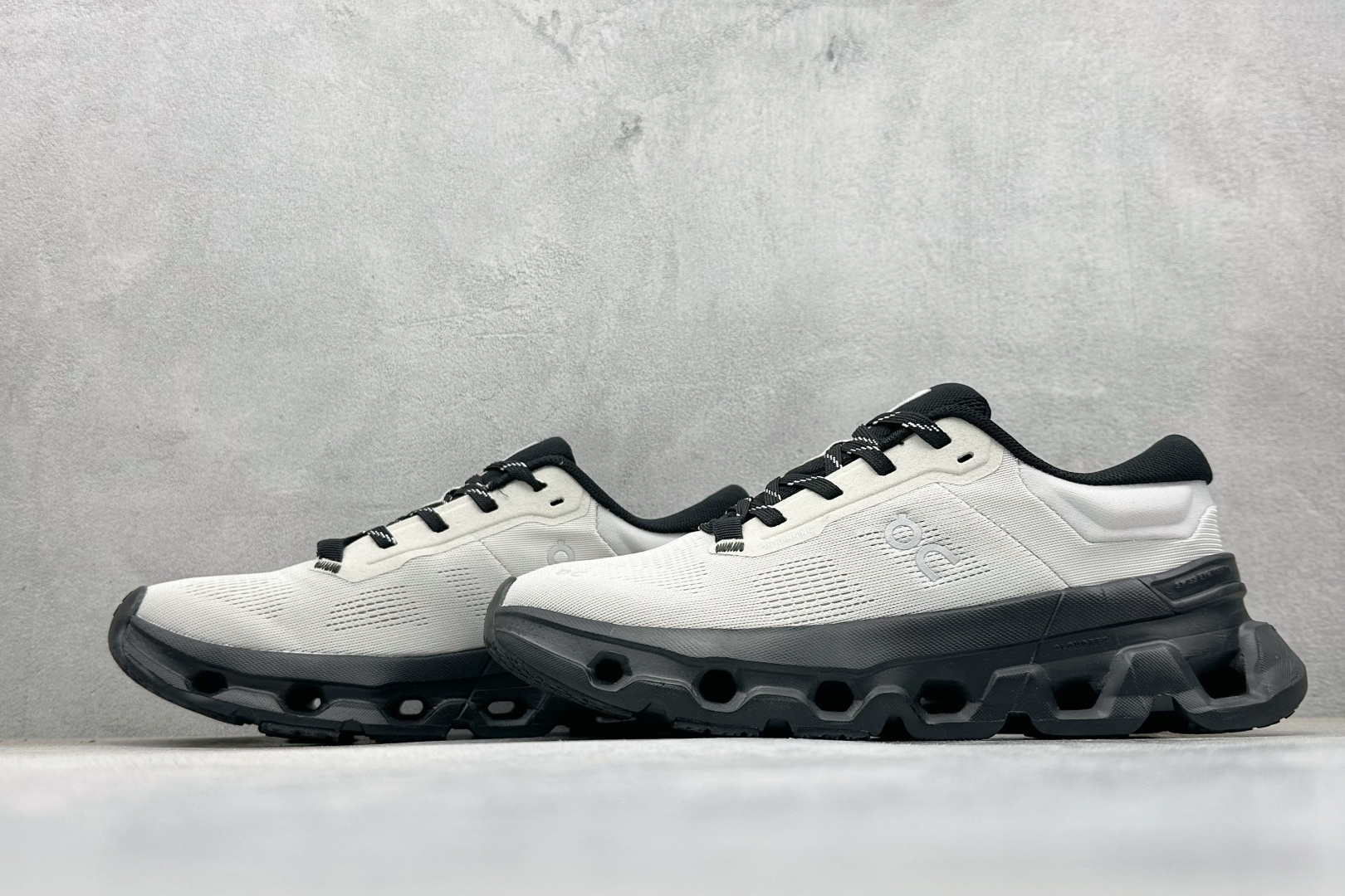 200 On 昂跑 Cloudtilt 5 舒适轻盈低帮跑步鞋 3ME3001