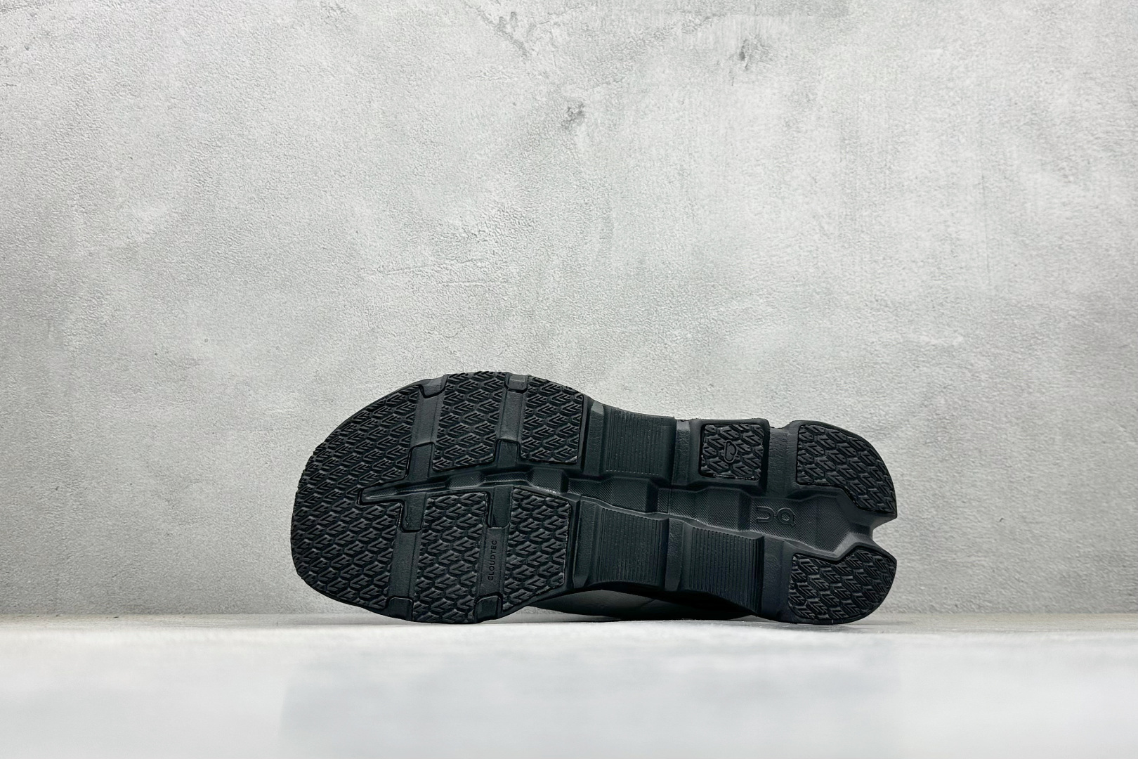 200 On 昂跑 Cloudtilt 5 舒适轻盈低帮跑步鞋 3ME3001