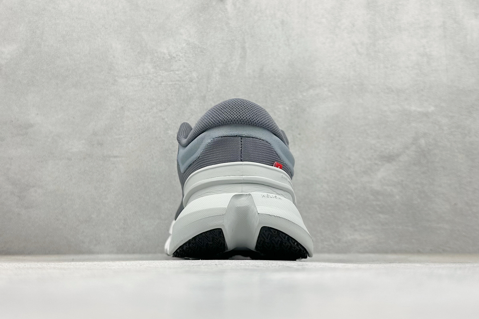 200 On 昂跑 Cloudtilt 5 舒适轻盈低帮跑步鞋 3WE3001