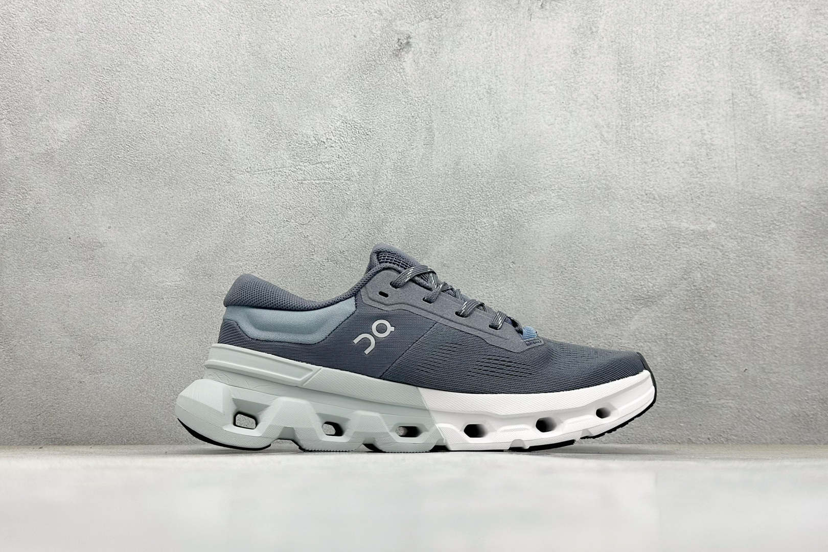 200 On 昂跑 Cloudtilt 5 舒适轻盈低帮跑步鞋 3WE3001