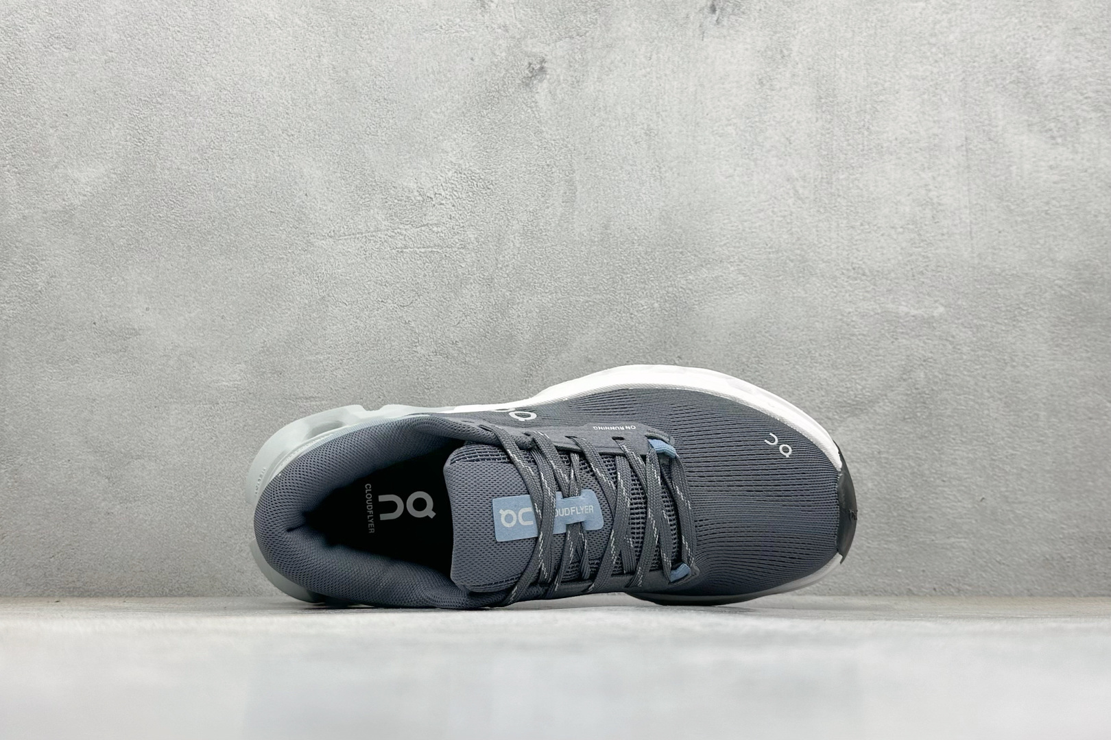 200 On 昂跑 Cloudtilt 5 舒适轻盈低帮跑步鞋 3WE3001