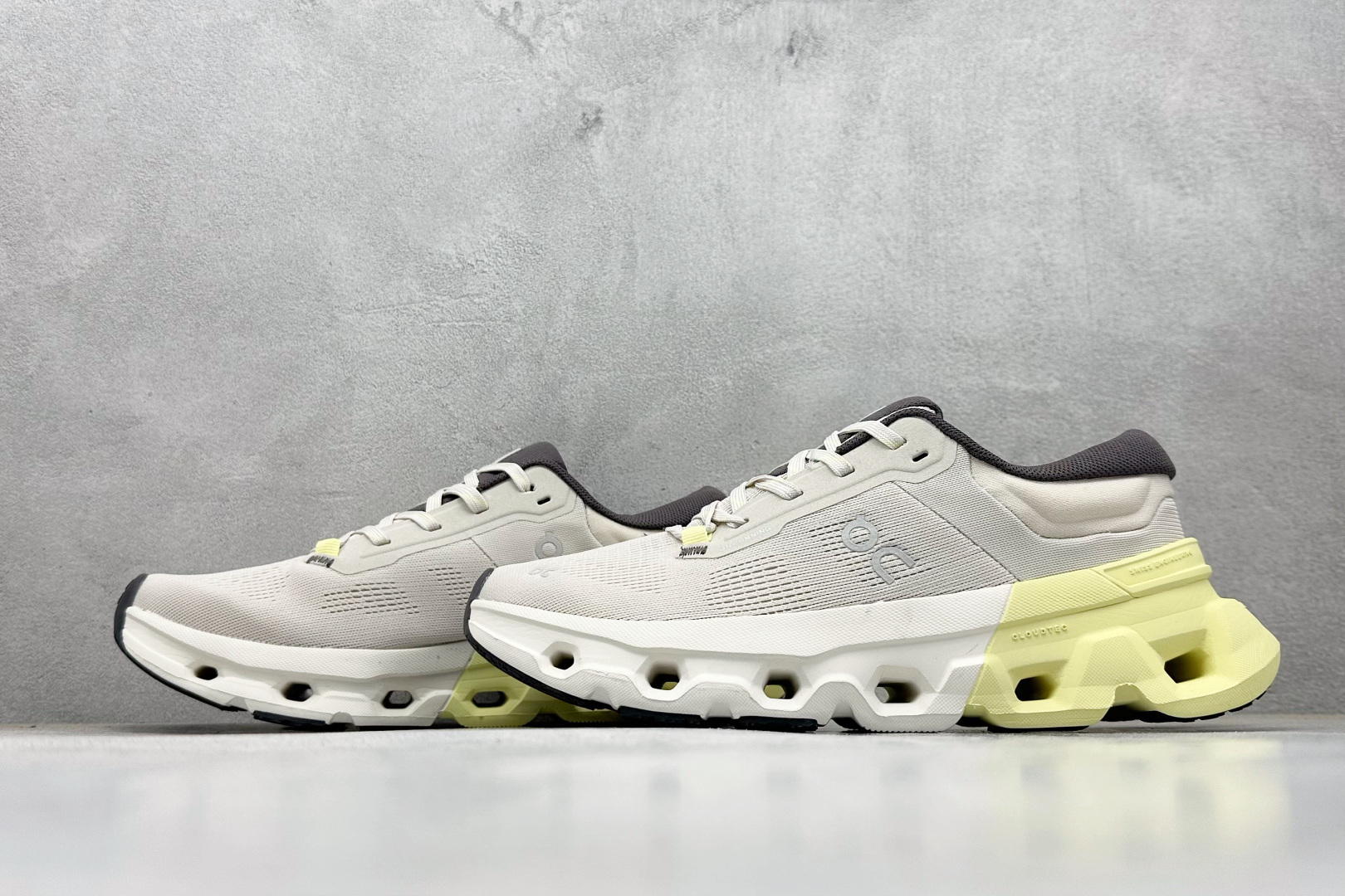 200 On 昂跑 Cloudtilt 5 舒适轻盈低帮跑步鞋 3WE3004