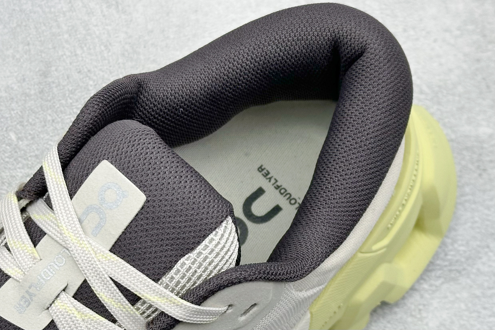 200 On 昂跑 Cloudtilt 5 舒适轻盈低帮跑步鞋 3WE3004