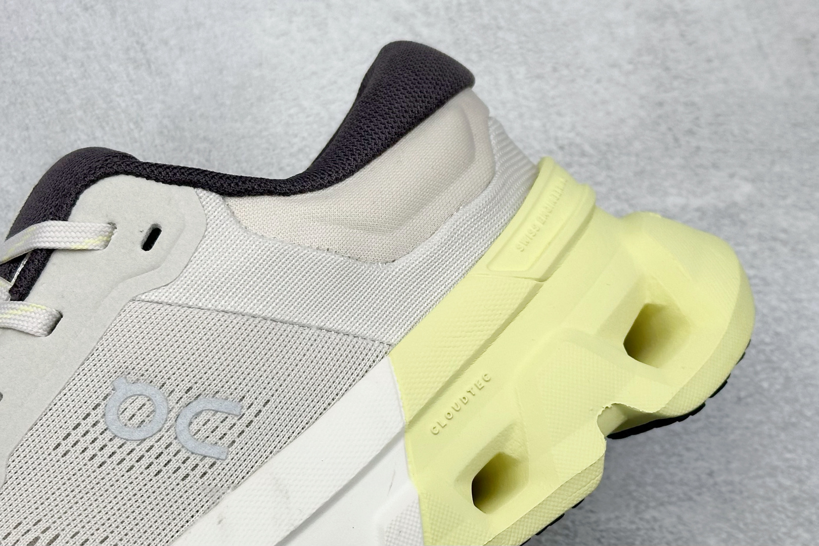 200 On 昂跑 Cloudtilt 5 舒适轻盈低帮跑步鞋 3WE3004