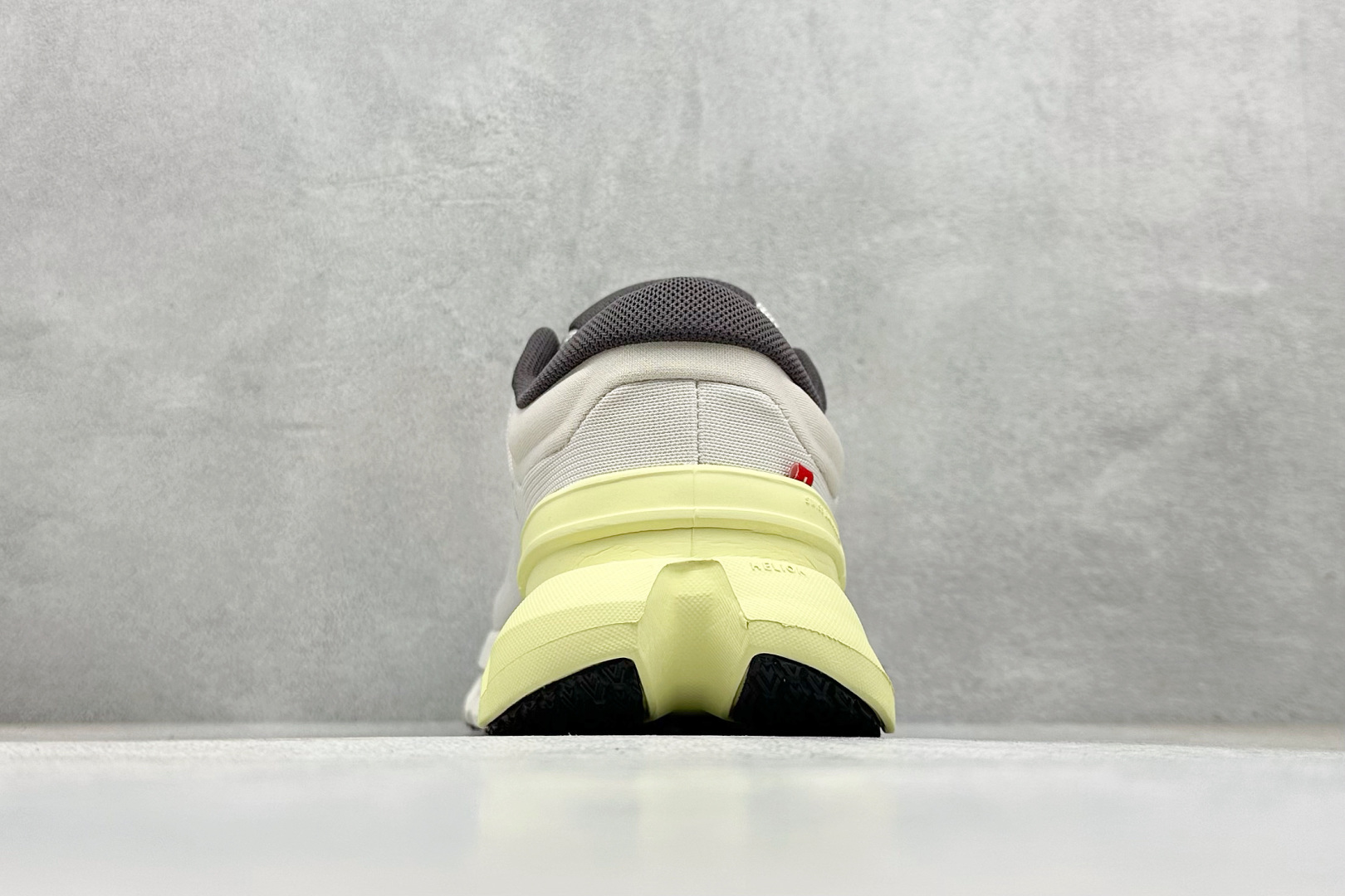 200 On 昂跑 Cloudtilt 5 舒适轻盈低帮跑步鞋 3WE3004