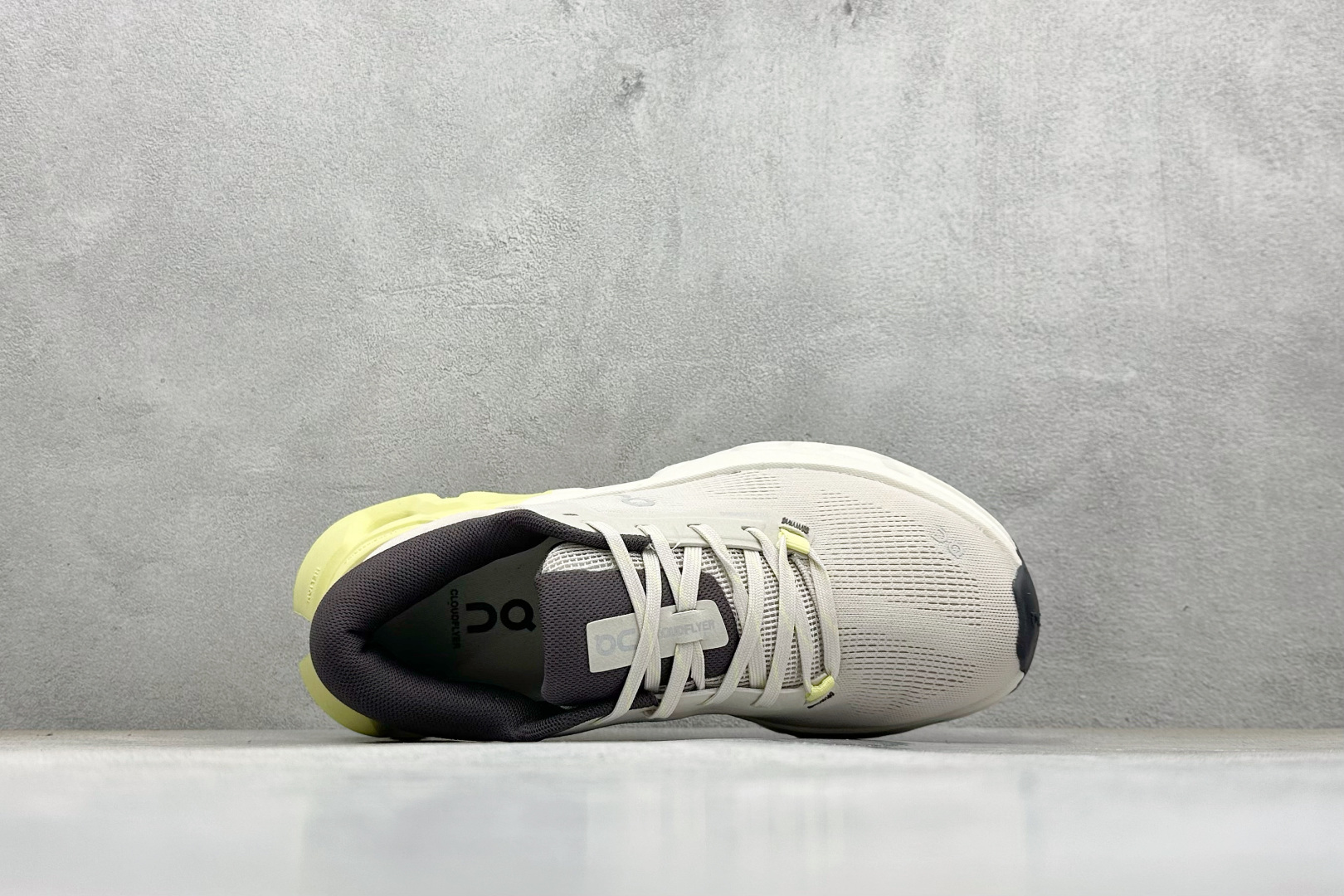 200 On 昂跑 Cloudtilt 5 舒适轻盈低帮跑步鞋 3WE3004