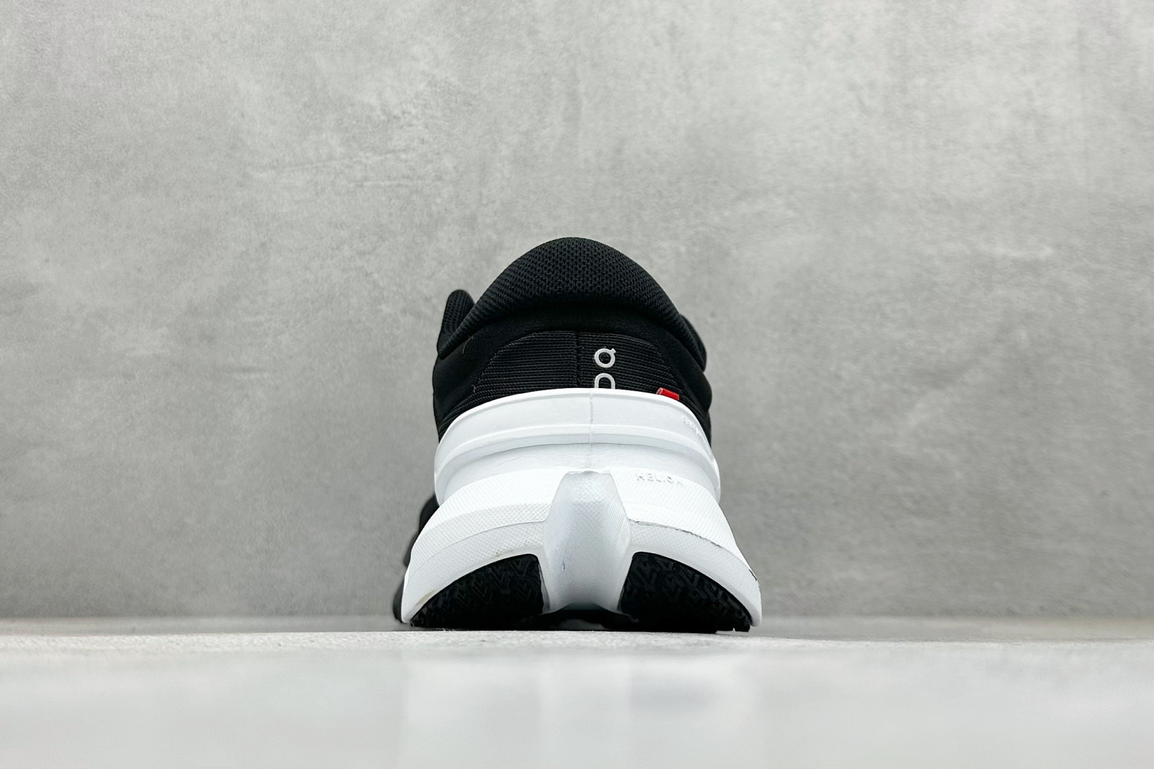 200 On 昂跑 Cloudtilt 5 舒适轻盈低帮跑步鞋 3WE3001