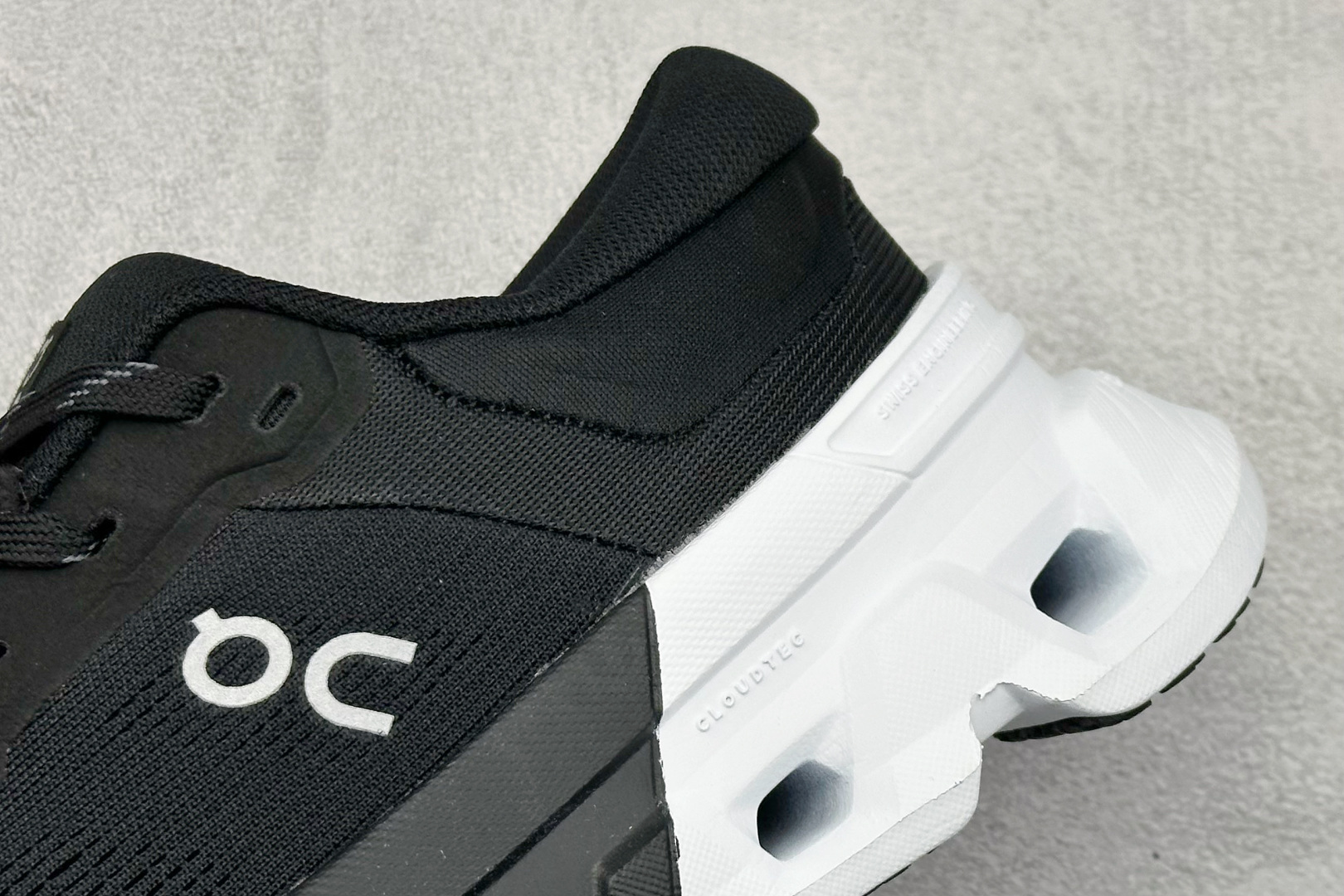 200 On 昂跑 Cloudtilt 5 舒适轻盈低帮跑步鞋 3WE3001