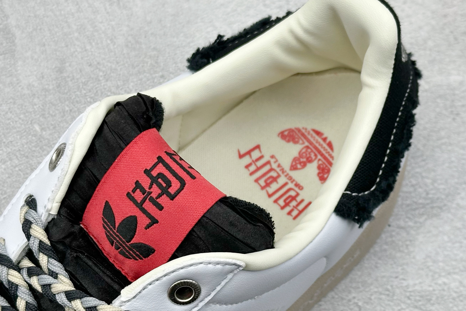 AD Originals Superstar 2 贝壳头采用全新头层拼接皮革材质 JQ8722