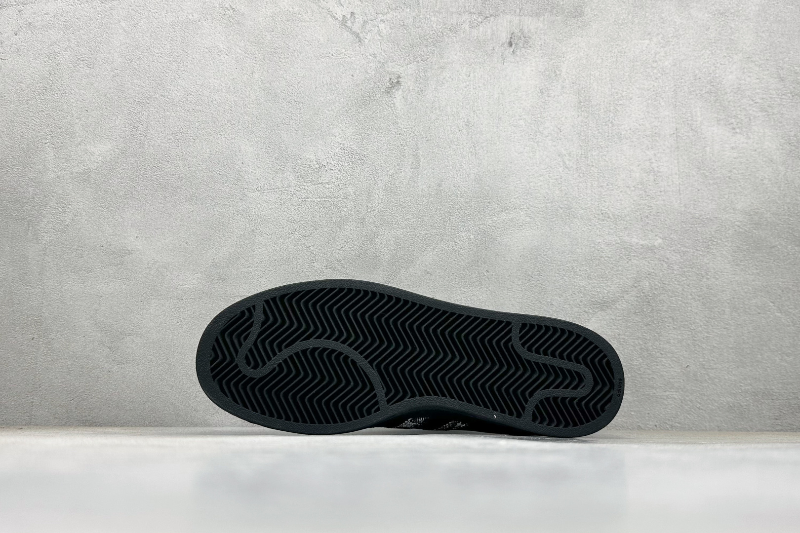 AD Originals Superstar 2 贝壳头采用全新头层拼接皮革材质 JP6058