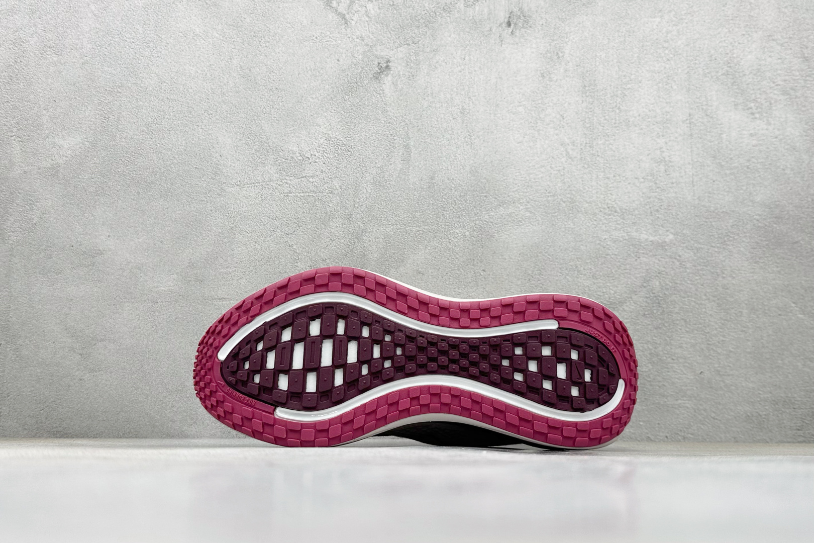 Nike Air Zoom Vomero Plus 耐克网面厚底气垫跑鞋 HV8154-802