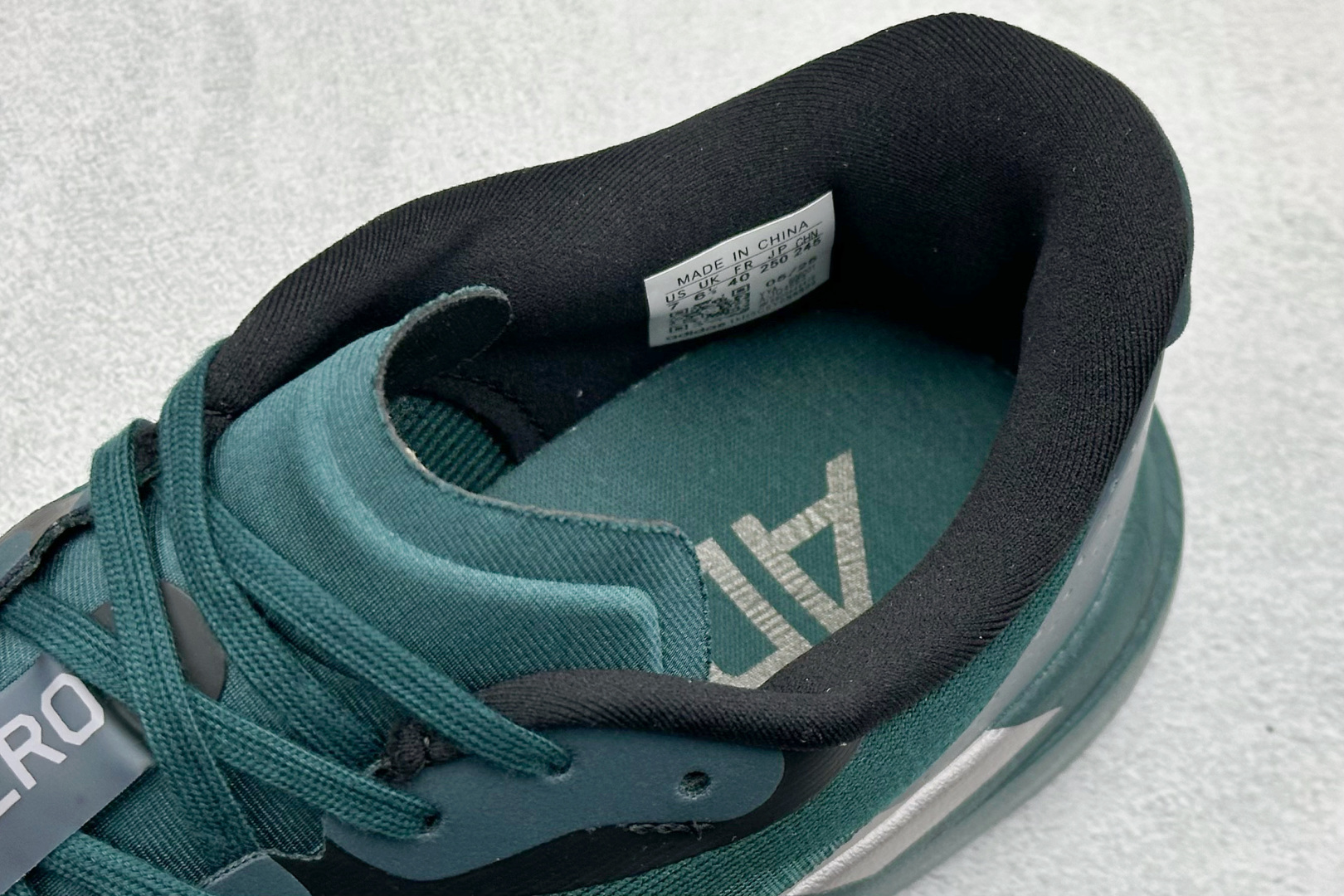 Adidas Adizero Evo SL 阿迪超轻透气缓震跑鞋 JQ4663