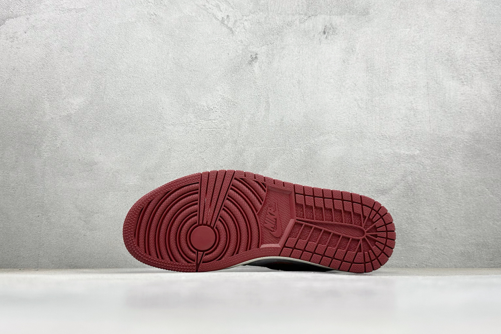 Air Jordan 1 Low AJ1 乔1 “Superme联名---灰红猪八”高端定制 低帮复古篮球鞋 LD8888-007