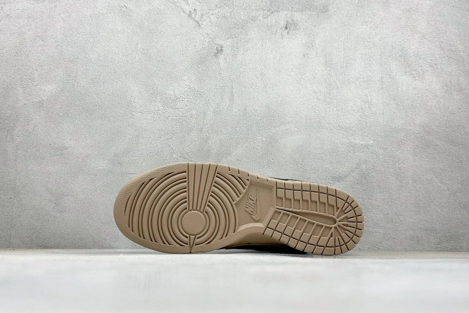 180 Nike Dunk Low Retro 巴黎世家联名 周年高端定制 低帮休闲板鞋 XD1588-216-Chinese UA Cheap High Quatity Brand Clothes Bags handbags Sneakers wholesale wholesaler seller from China Factory suppliers Fashion Clothing Shoes best Quality Beautiful Price 180 Nike Dunk Low Retro 巴黎世家联名 周年高端定制 低帮休闲板鞋 XD1588-216