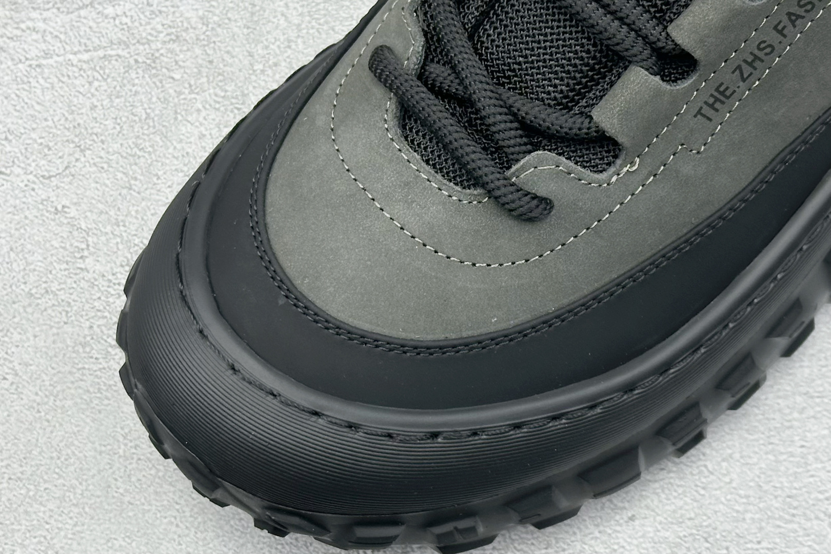 300 ECCO爱步男款新款运动登山鞋 轻盈减震牛皮耐磨户外跑鞋 635130