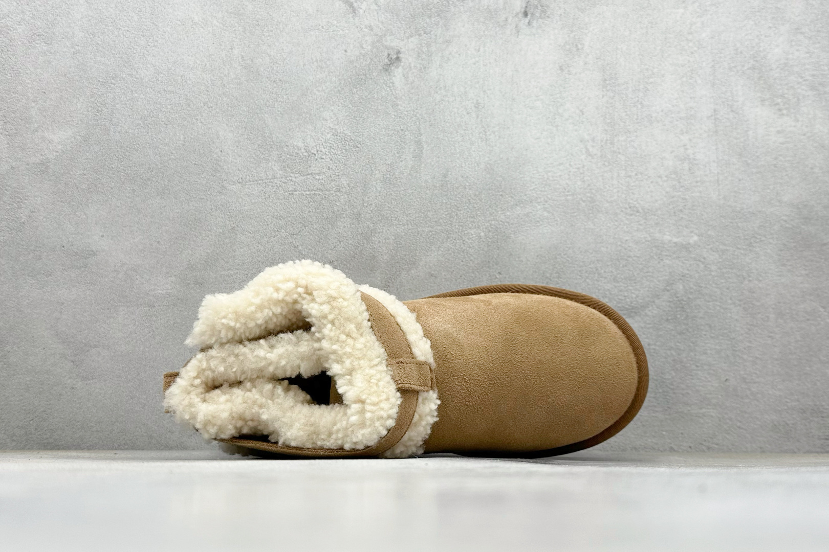 300 UGG 圆头搭扣 3.5cm厚底 雪地靴女款 1144041