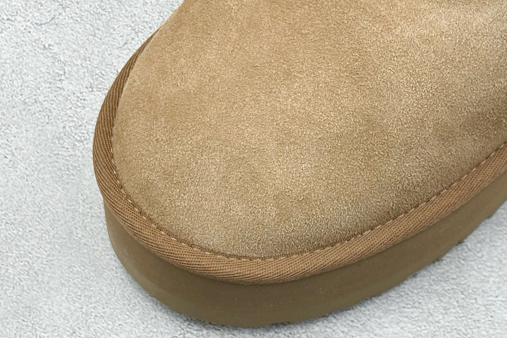 300 UGG 圆头搭扣 3.5cm厚底 雪地靴女款 1144041