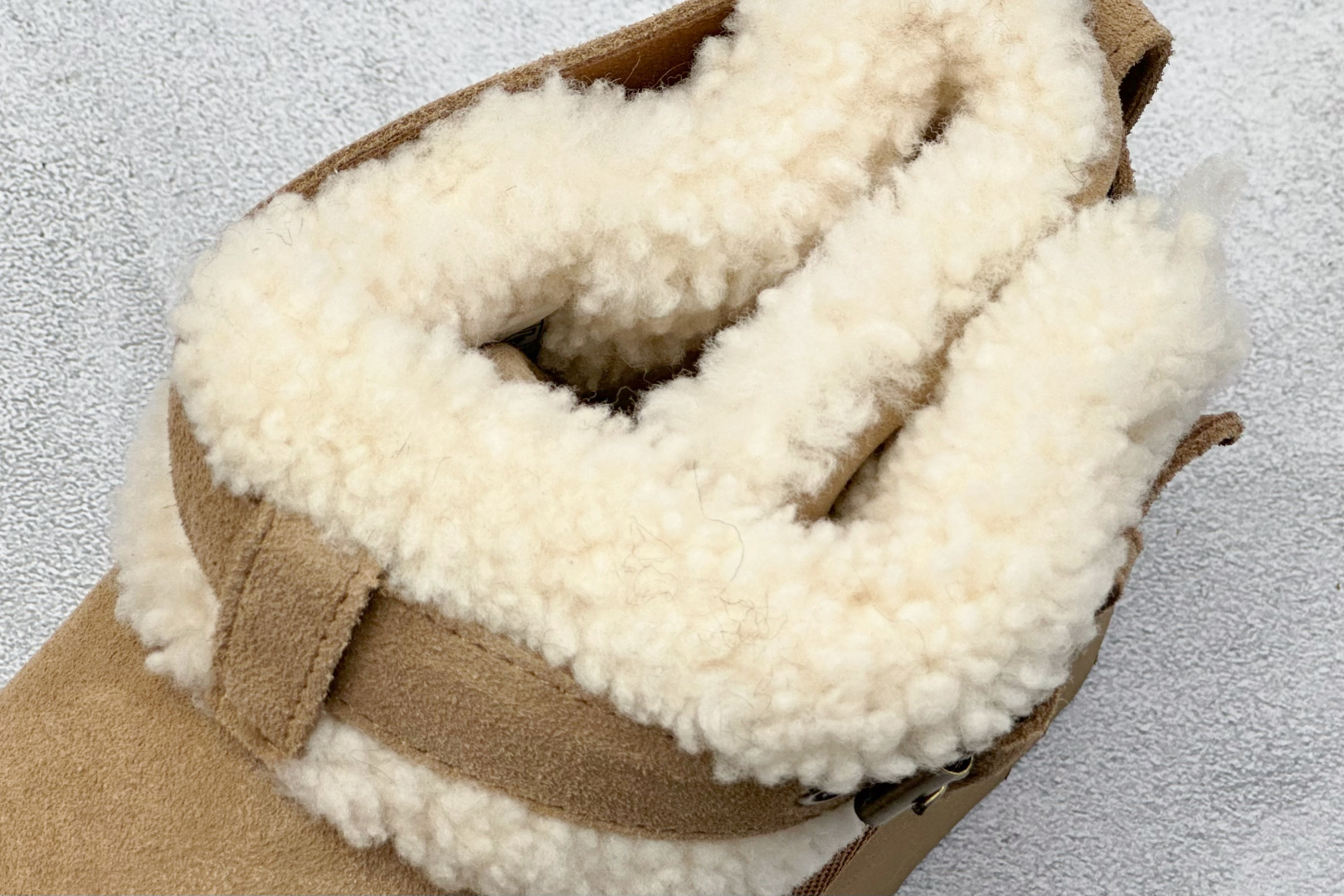 300 UGG 圆头搭扣 3.5cm厚底 雪地靴女款 1144041