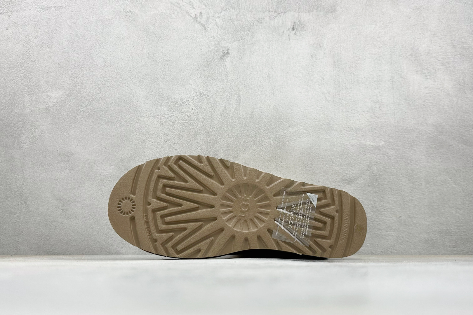 300 UGG 圆头搭扣 3.5cm厚底 雪地靴女款 1144041