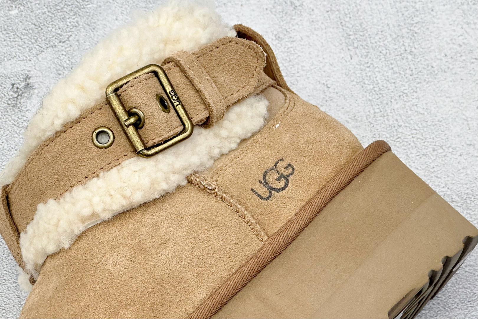 300 UGG 圆头搭扣 3.5cm厚底 雪地靴女款 1144041