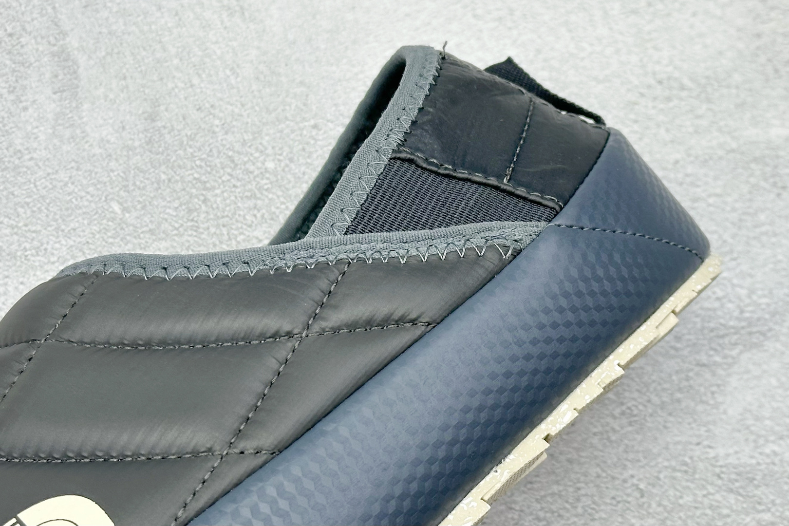 140 The North Face Thermoball Traction 北面冬季加绒透气轻盈一脚蹬休闲套鞋 NFOA3VIH-VFO