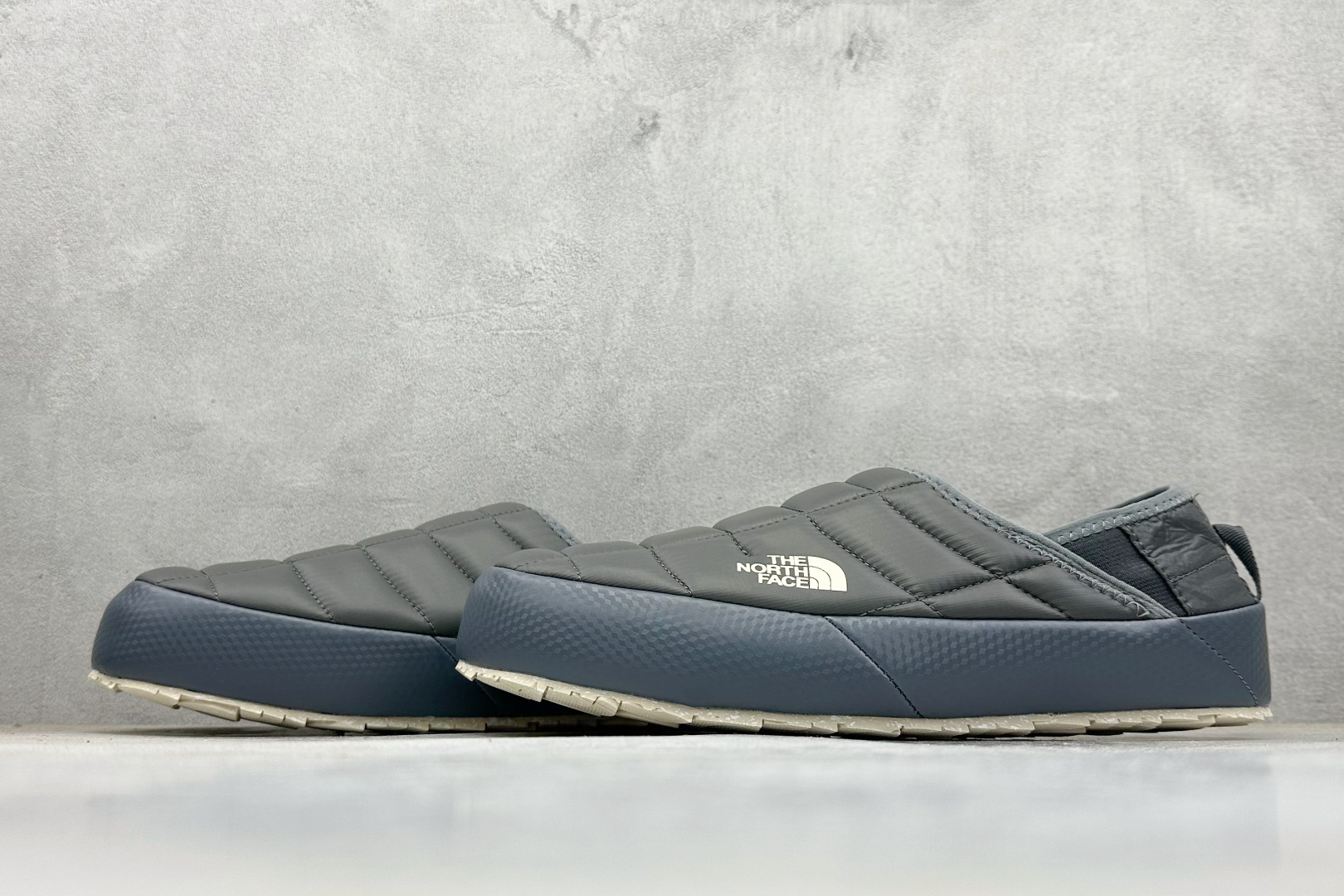 140 The North Face Thermoball Traction 北面冬季加绒透气轻盈一脚蹬休闲套鞋 NFOA3VIH-VFO