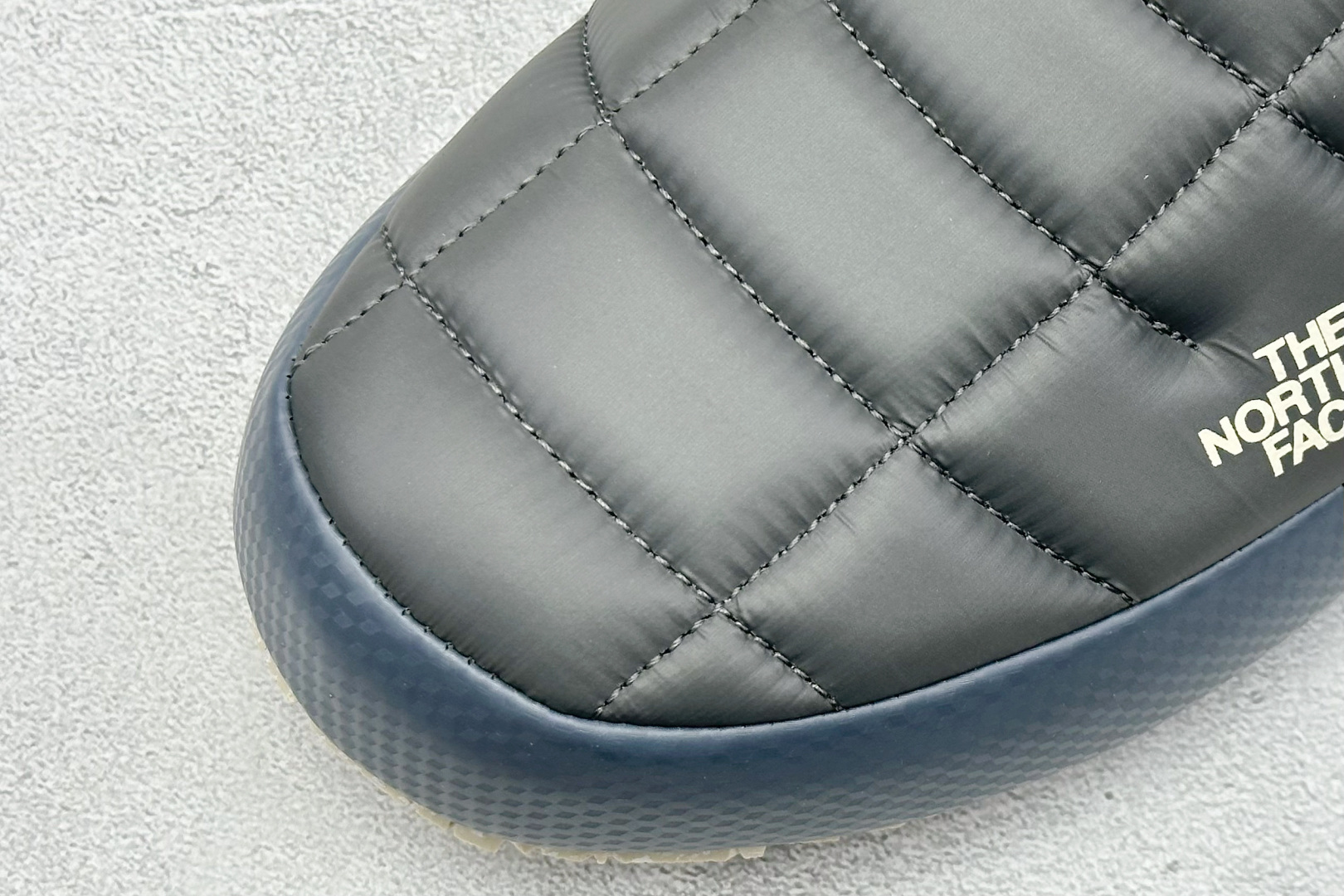 140 The North Face Thermoball Traction 北面冬季加绒透气轻盈一脚蹬休闲套鞋 NFOA3VIH-VFO